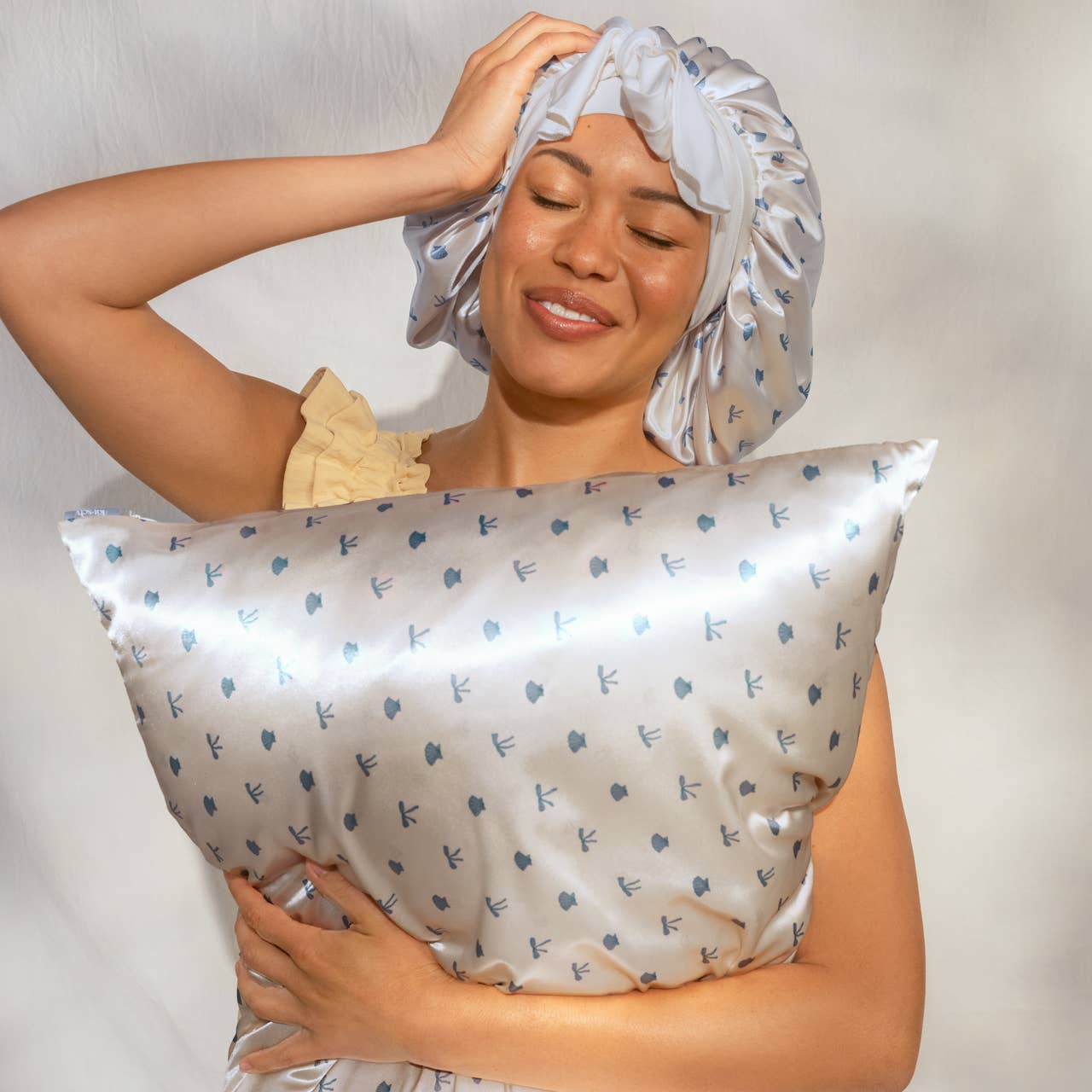 STANDARD SATIN PILLOWCASE - PEARLIZED CREAM & COASTAL BLUE PRINT
