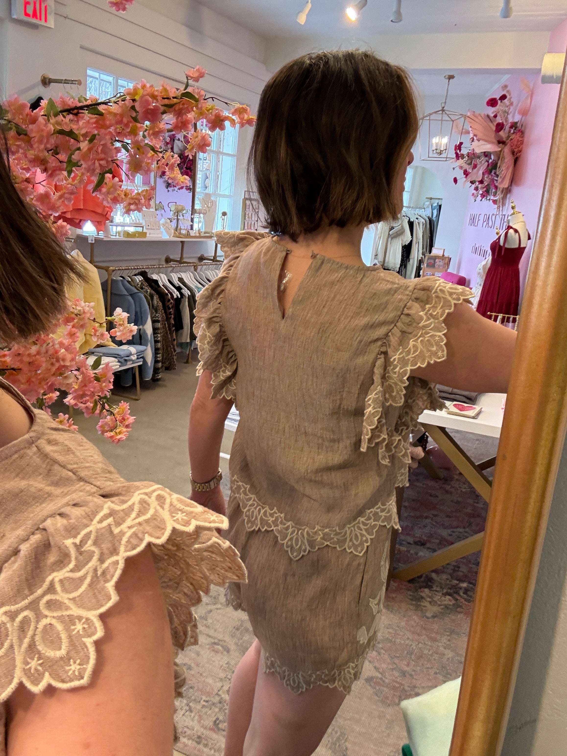 FLUTTER SLEEVE EMBROIDERY TOP