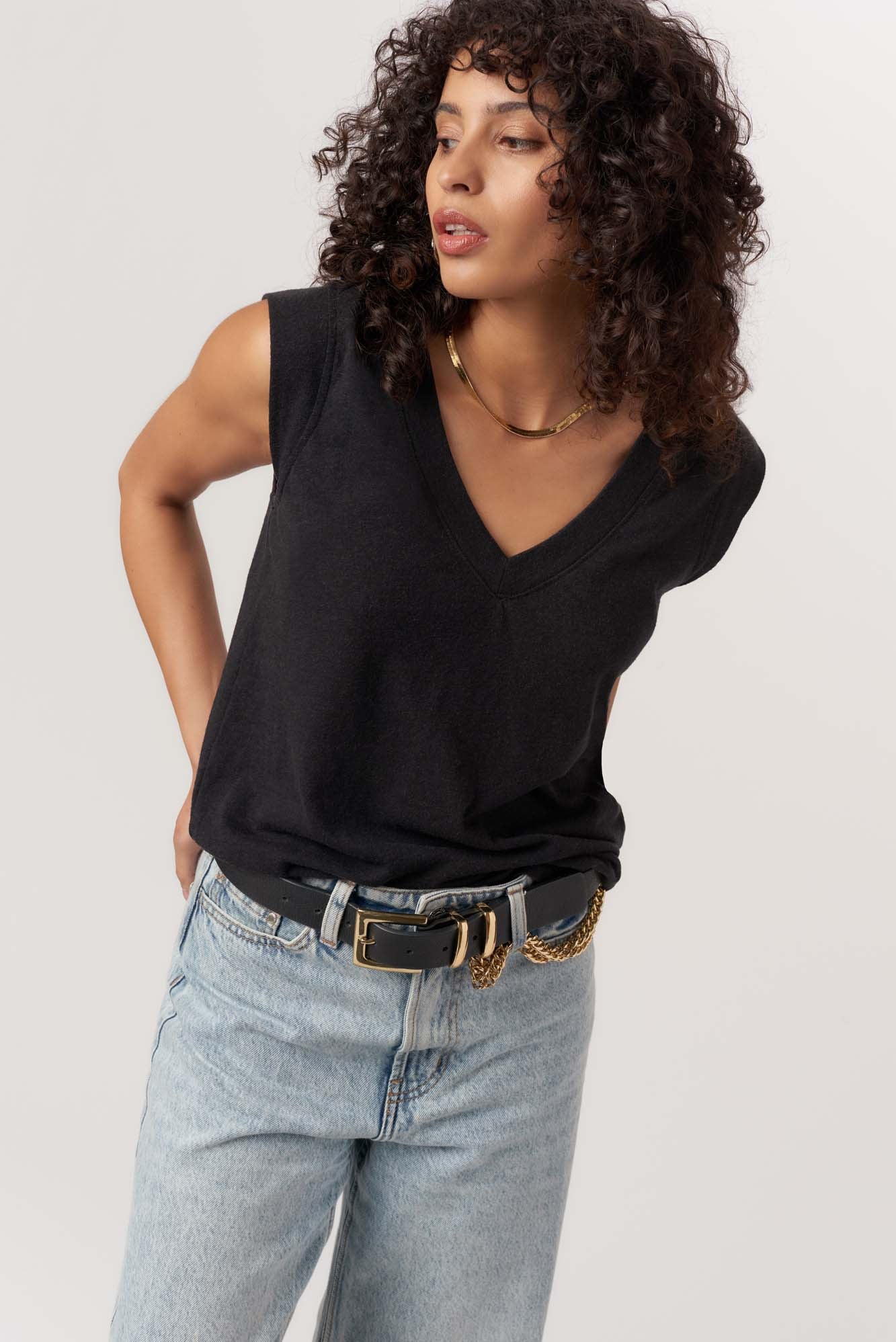 RUE V NECK TEE