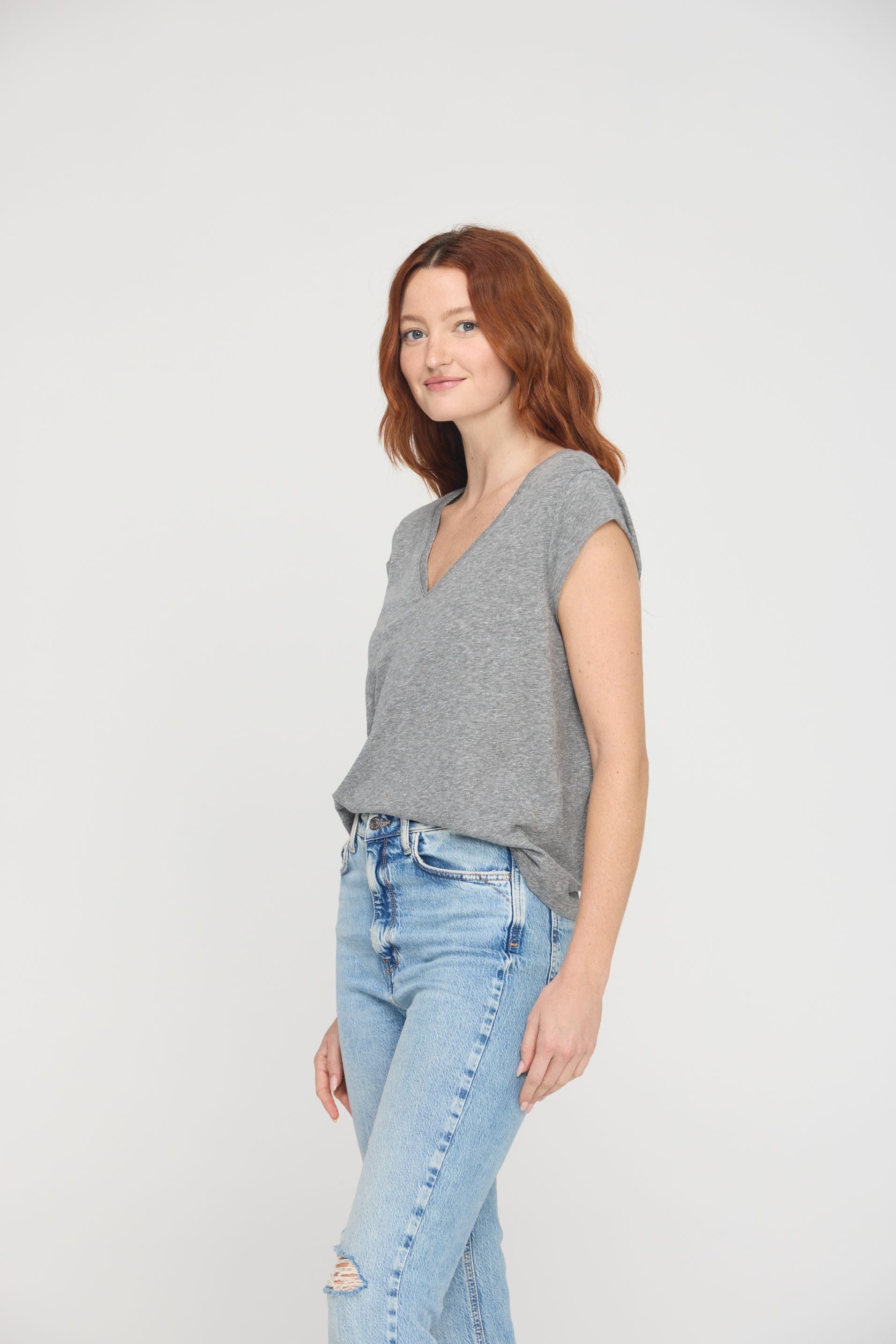 CANYON HEATHERED V-NECK TEE