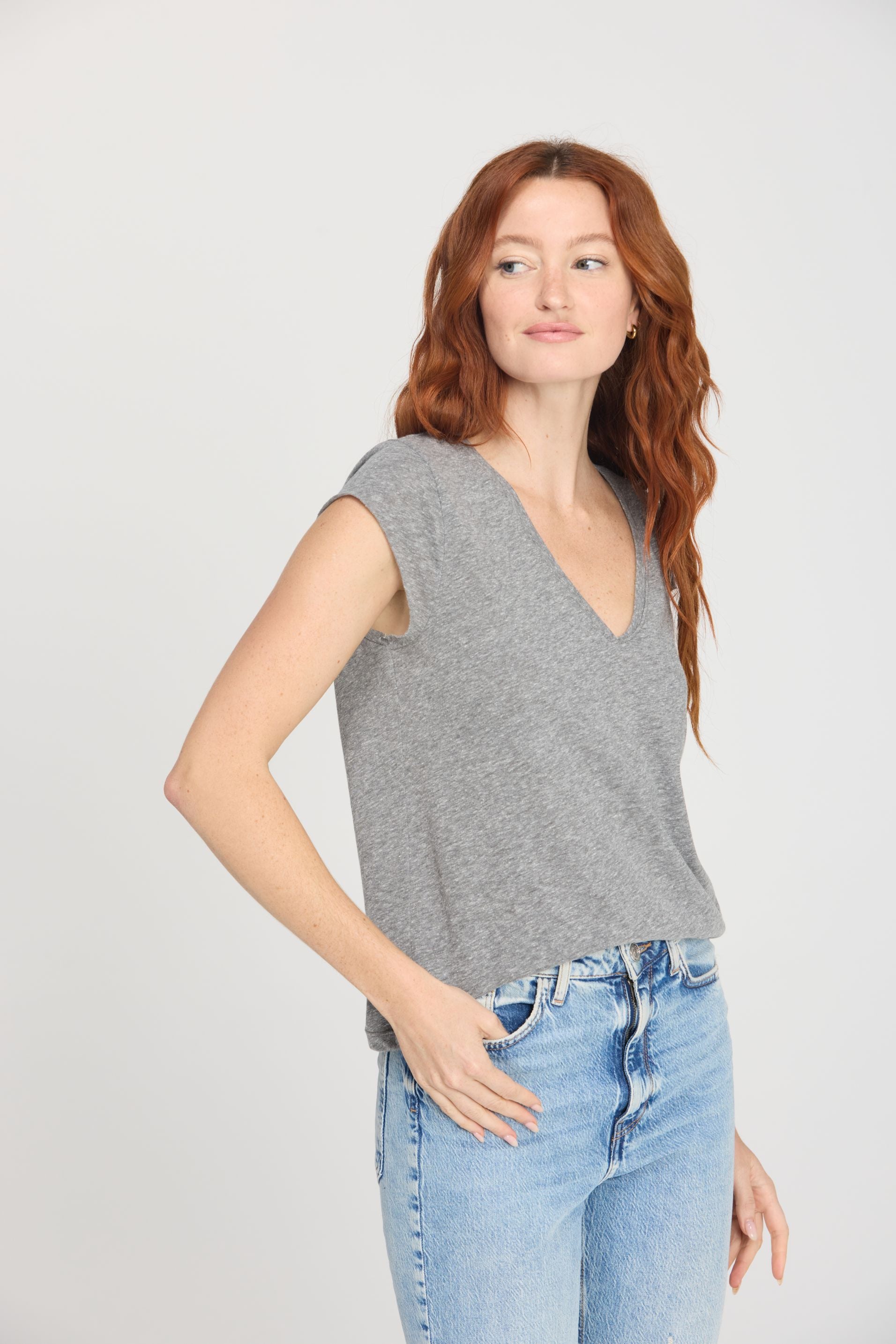 CANYON HEATHERED V-NECK TEE