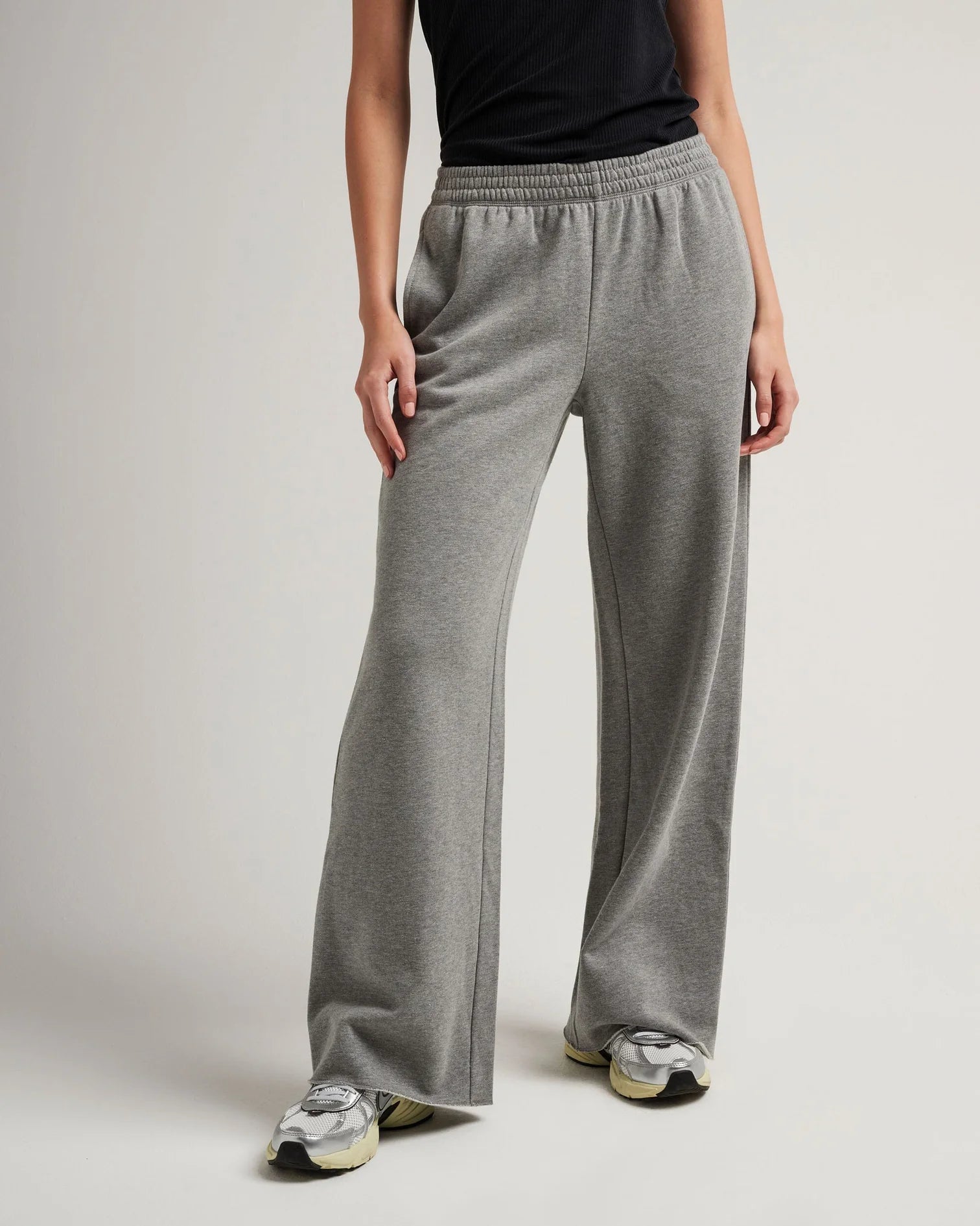 WIDE LEG SWEATPANTS
