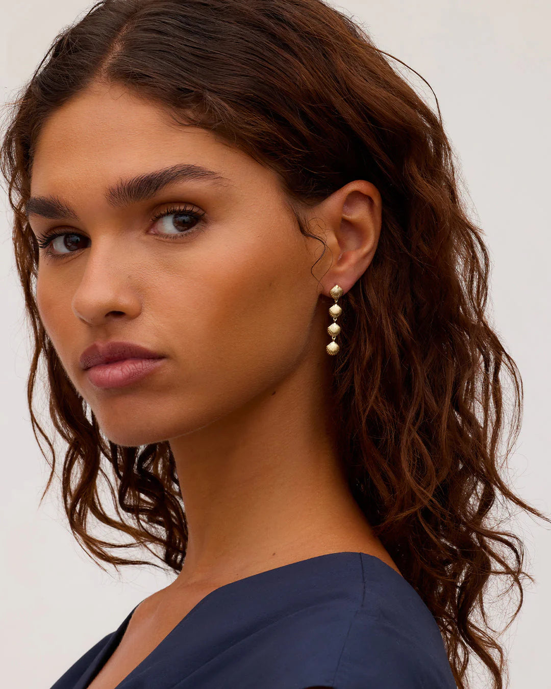 SCALLOP MINI DROP EARRINGS