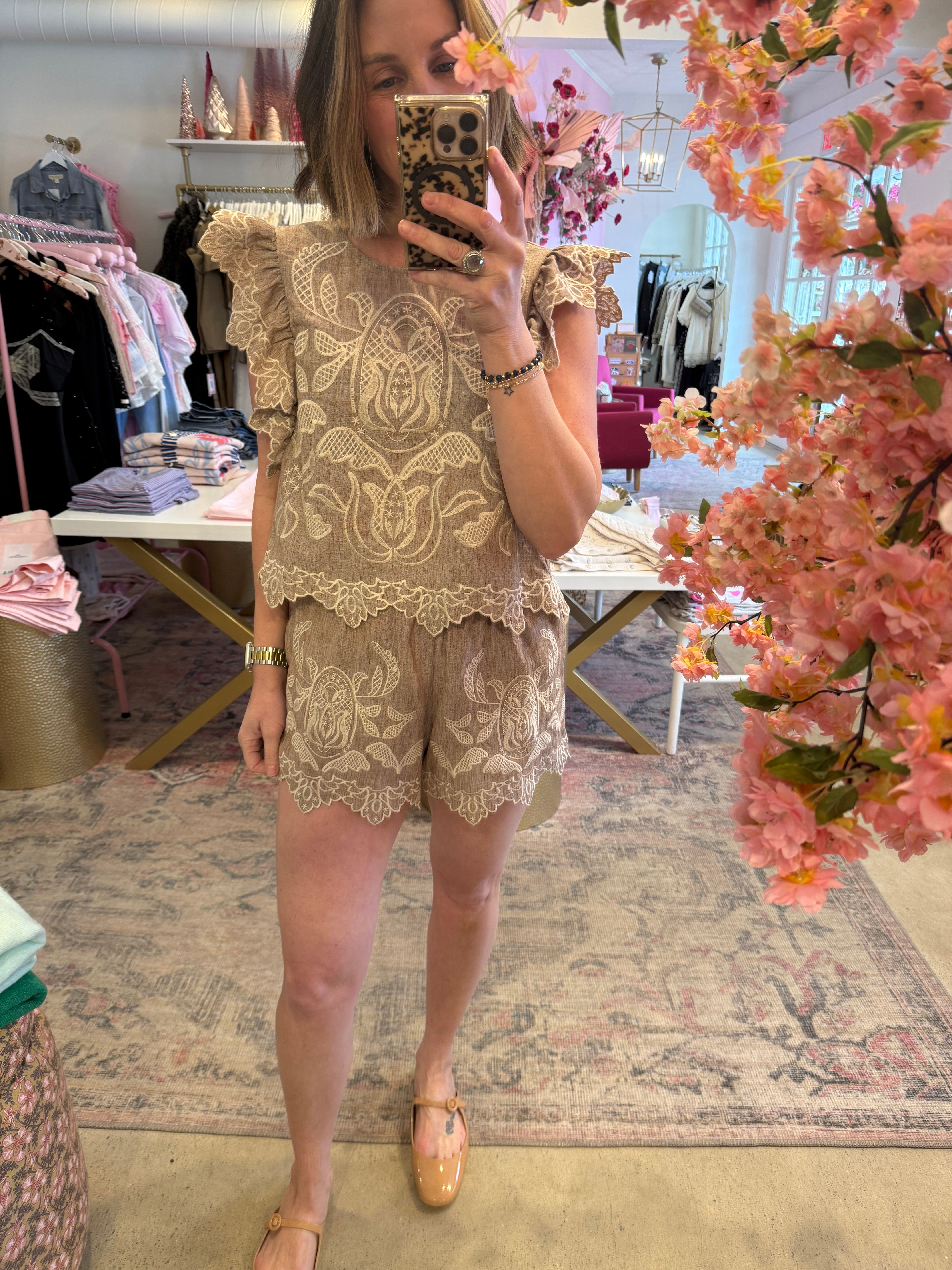 EMBROIDERED DETAIL SHORTS