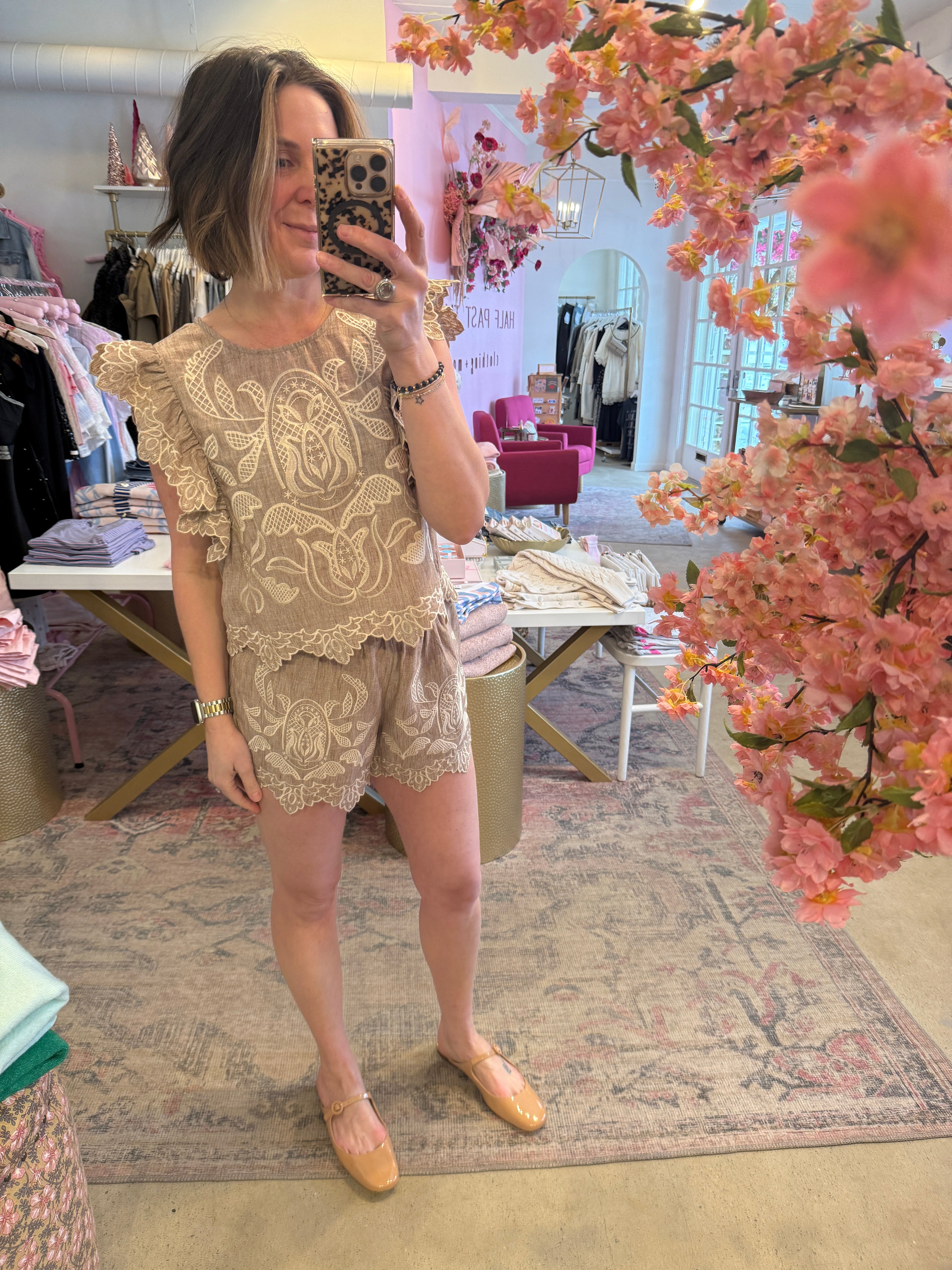 EMBROIDERED DETAIL SHORTS