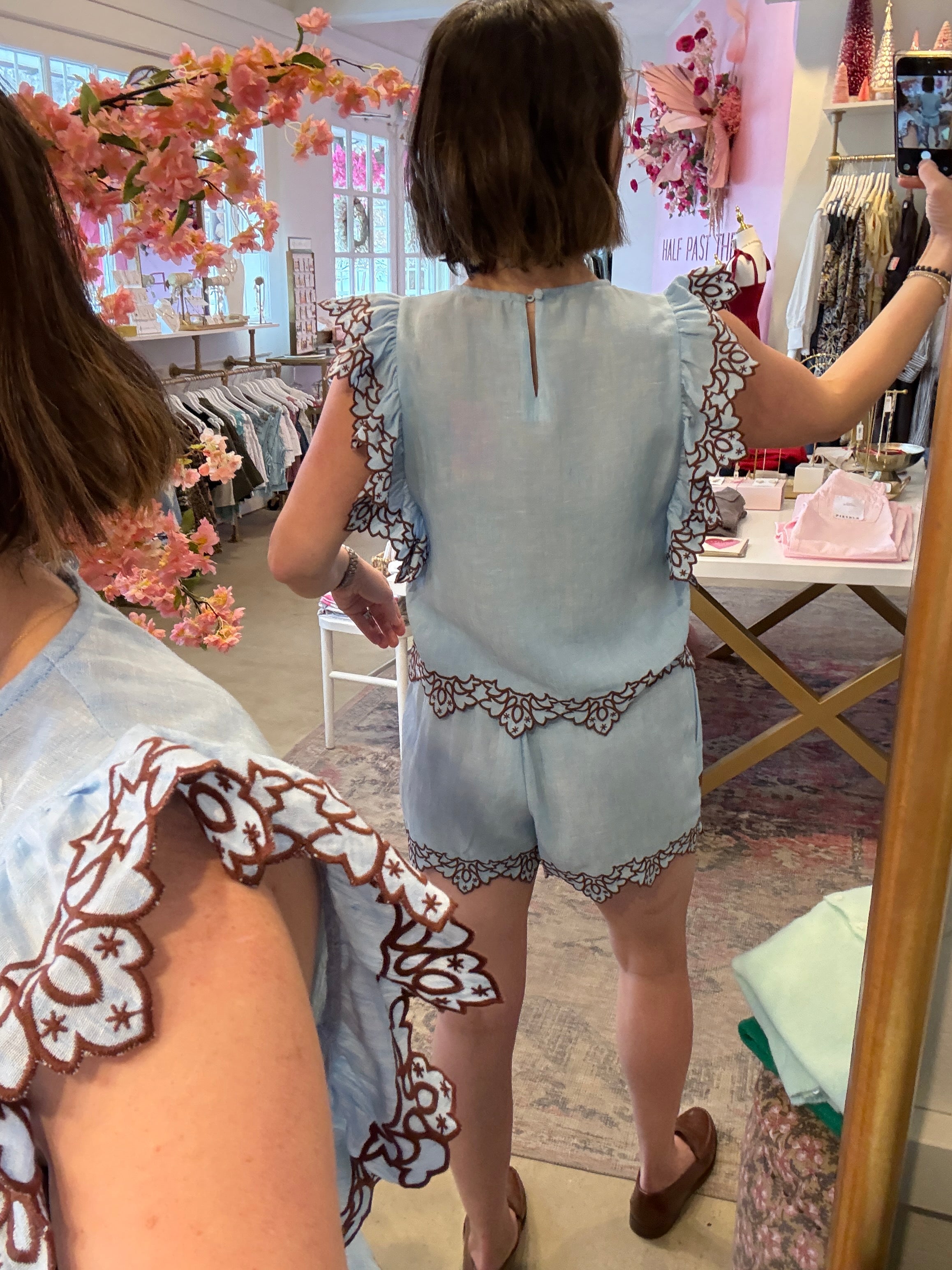 FLUTTER SLEEVE EMBROIDERY TOP