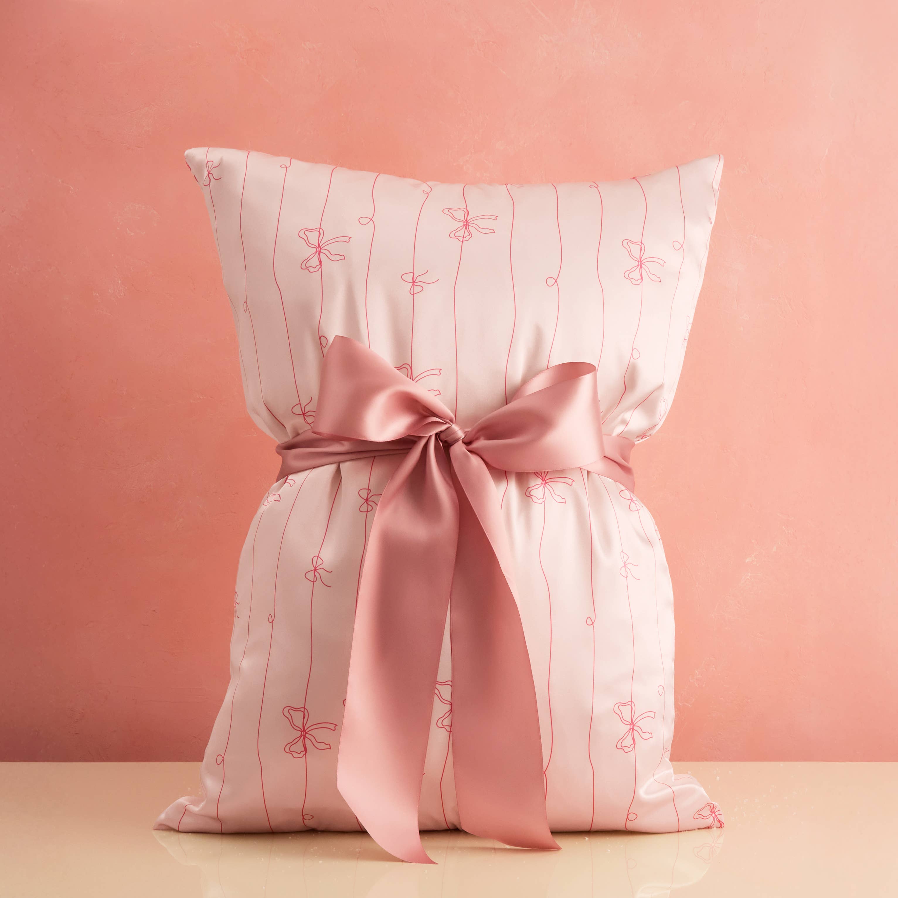 SATIN PILLOWCASE in Striped Bows