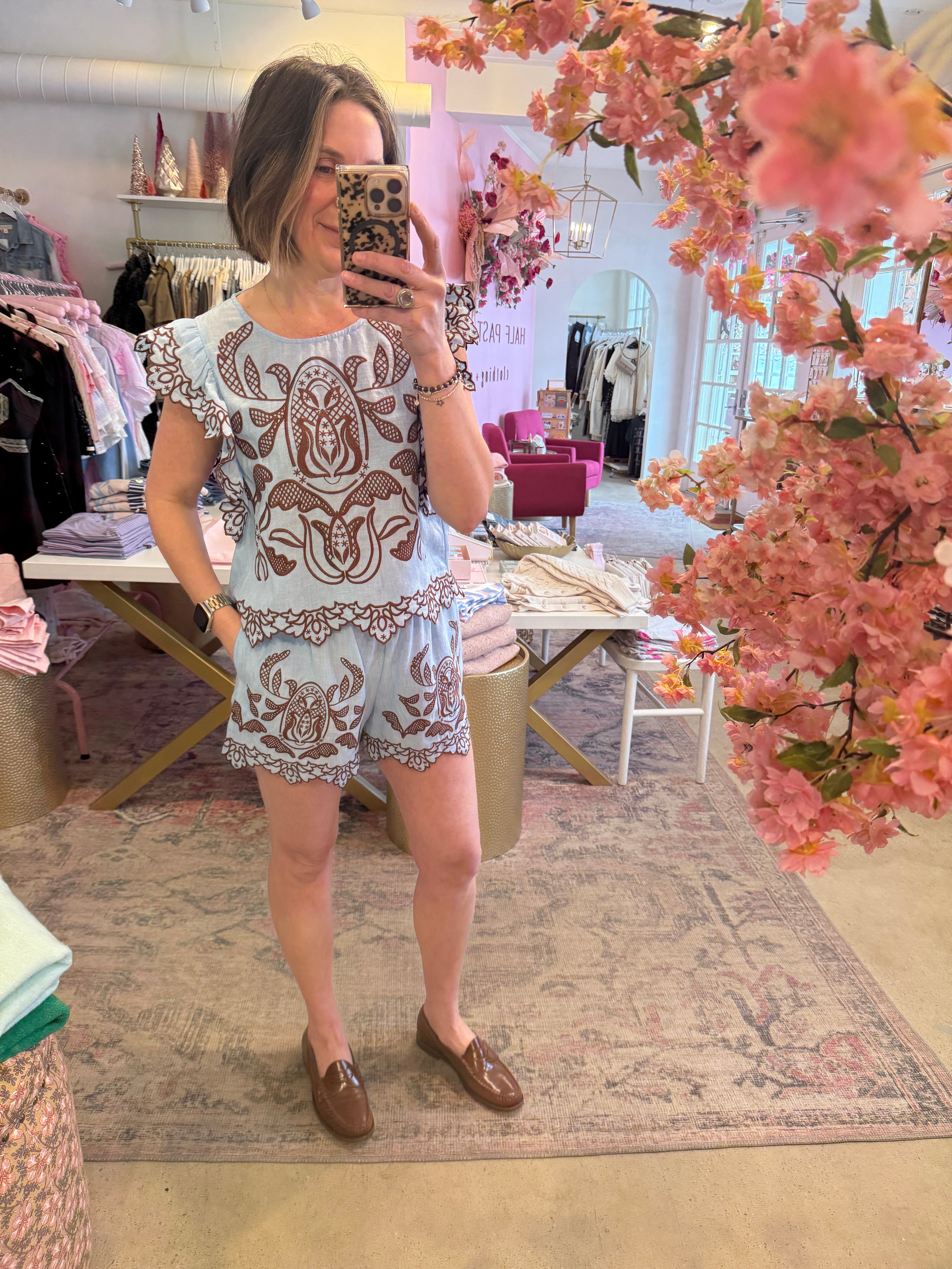 EMBROIDERED DETAIL SHORTS