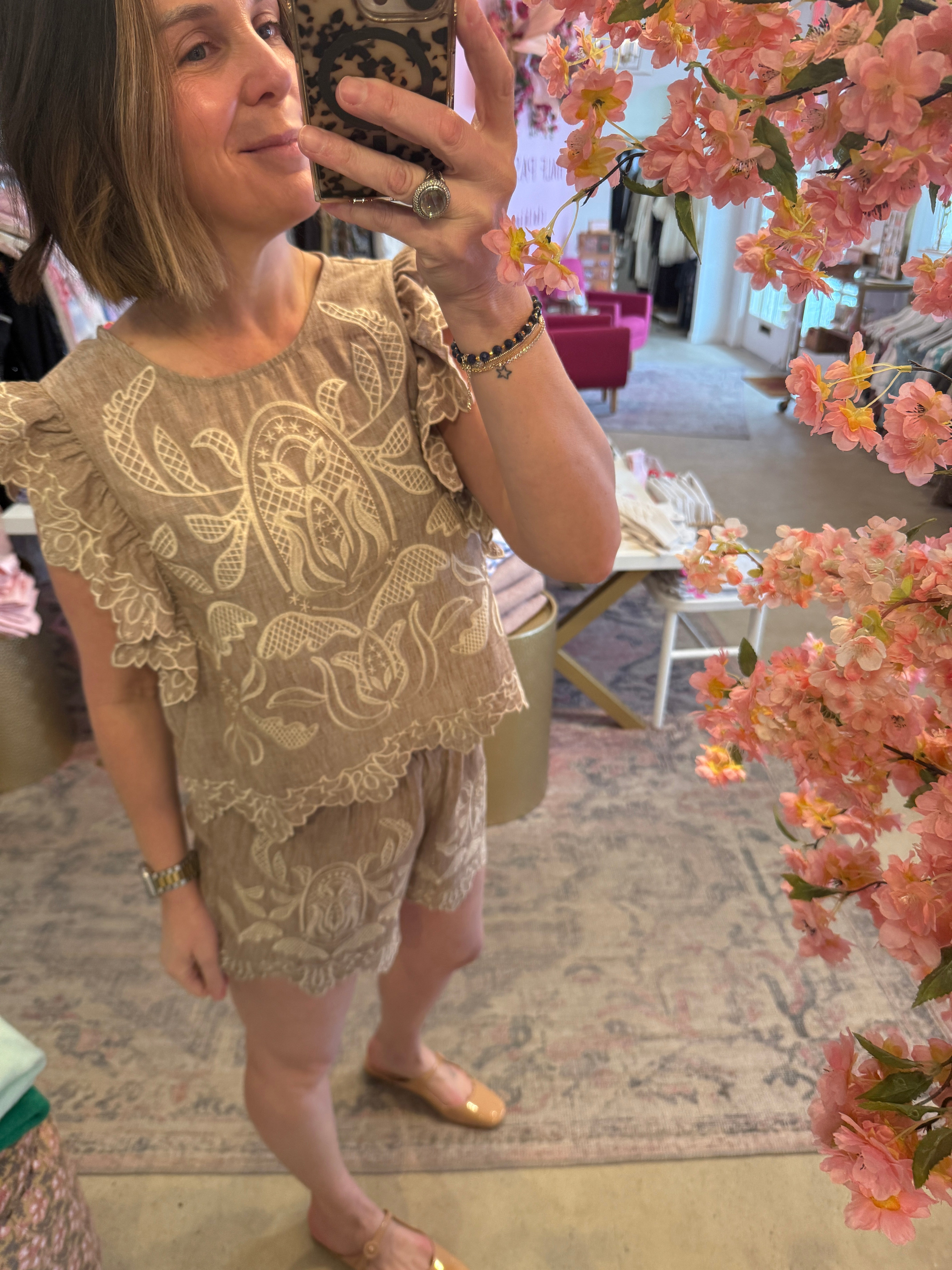 FLUTTER SLEEVE EMBROIDERY TOP