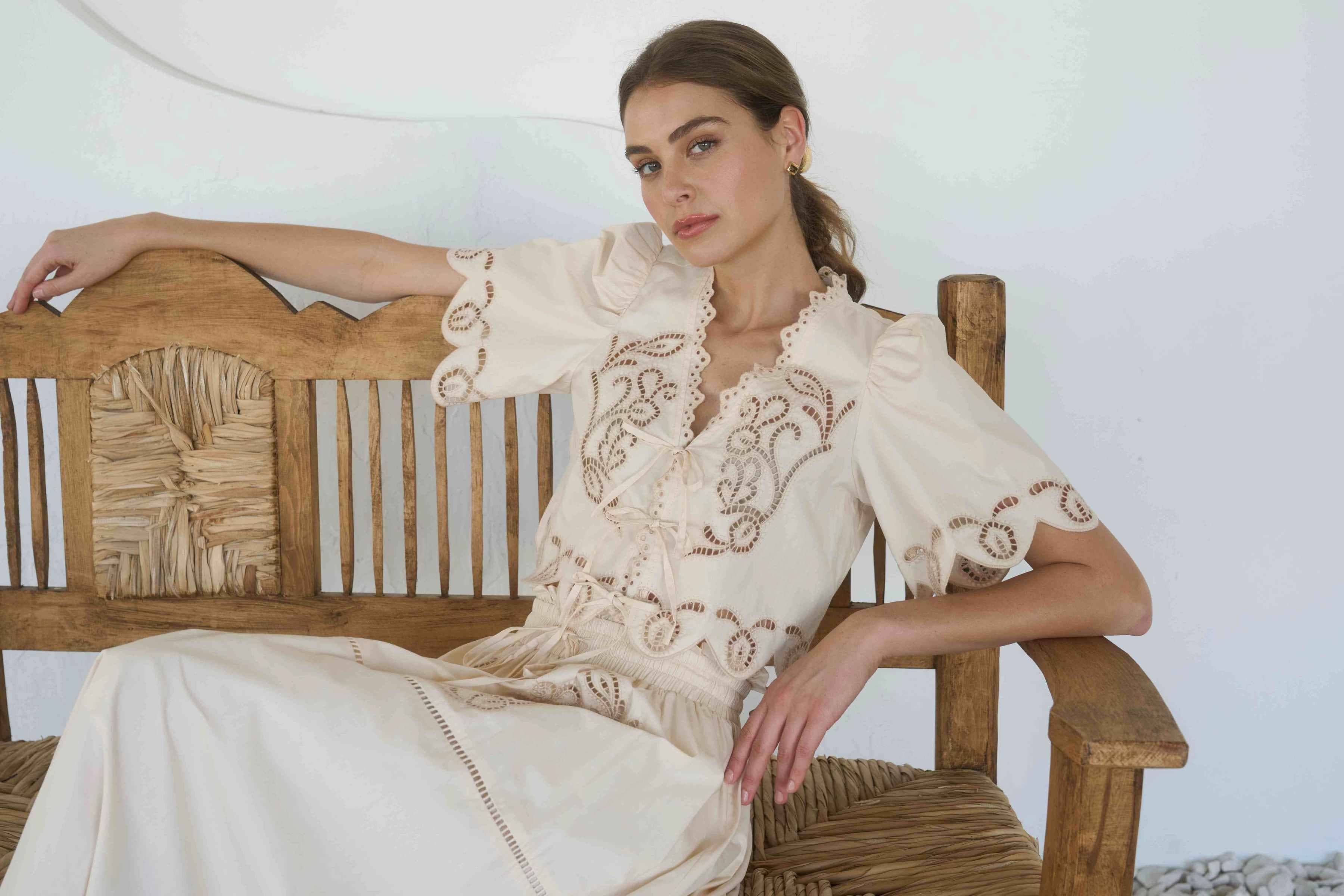 EYELET FRONT TIE TOP