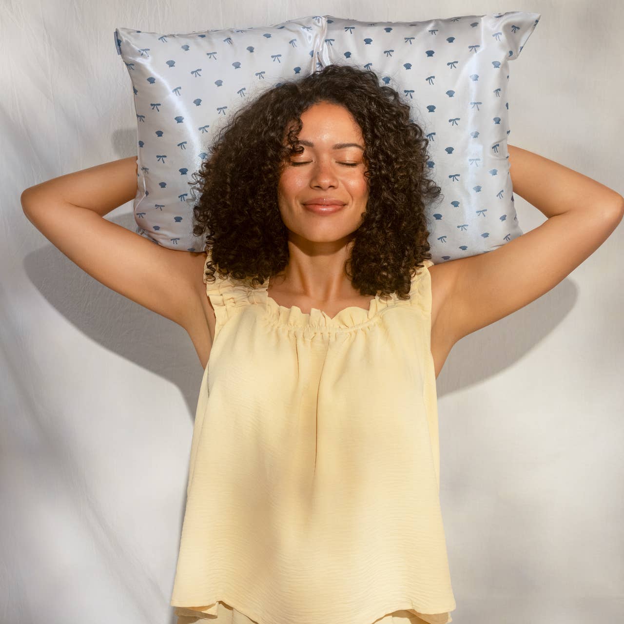 STANDARD SATIN PILLOWCASE - PEARLIZED CREAM & COASTAL BLUE PRINT
