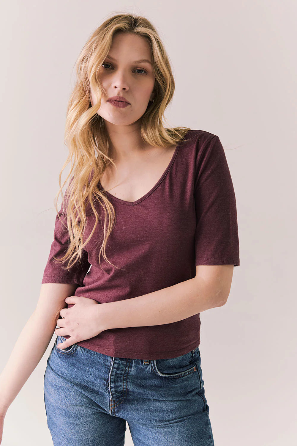 FRESNO SCOOP NECK TEE