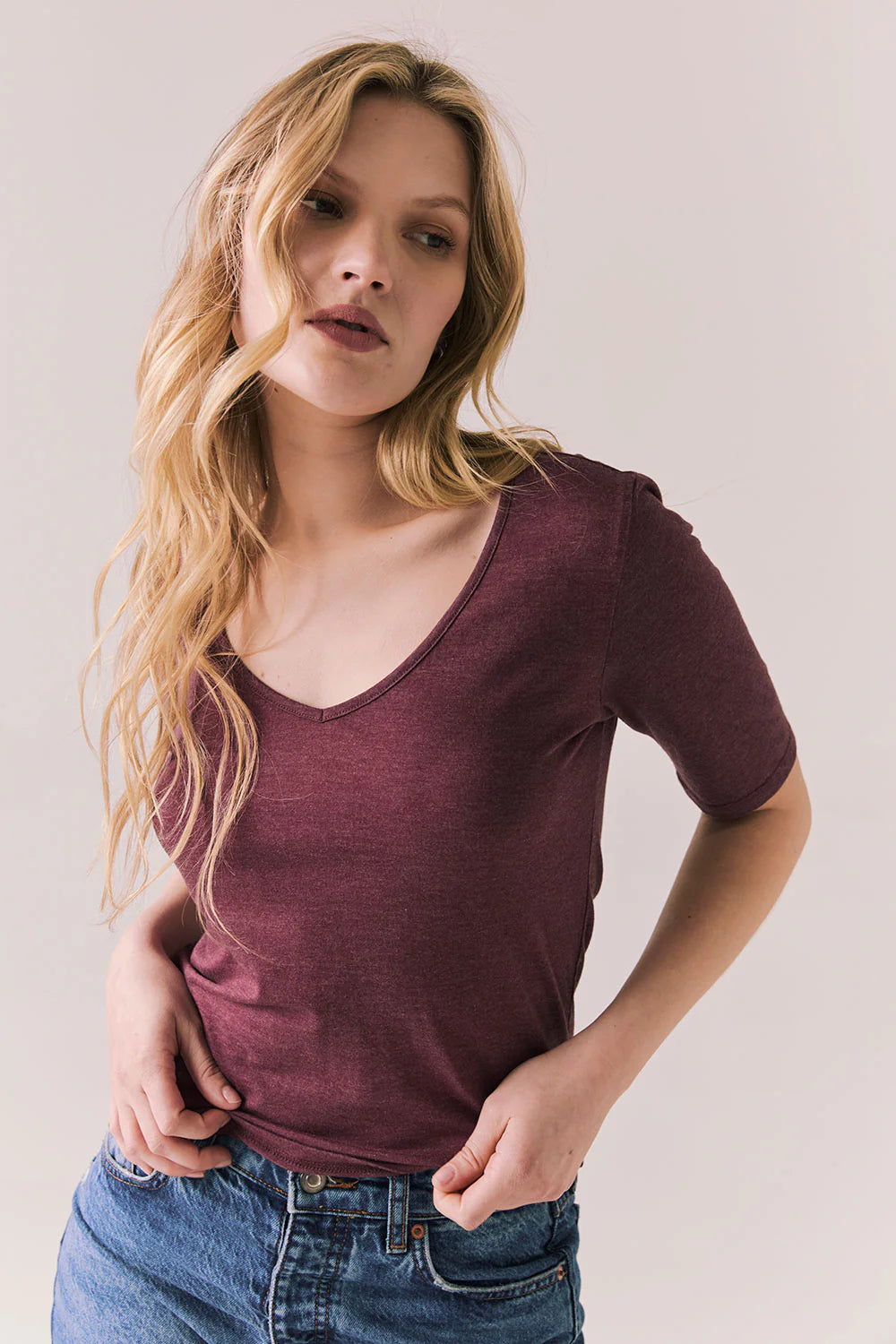 FRESNO SCOOP NECK TEE