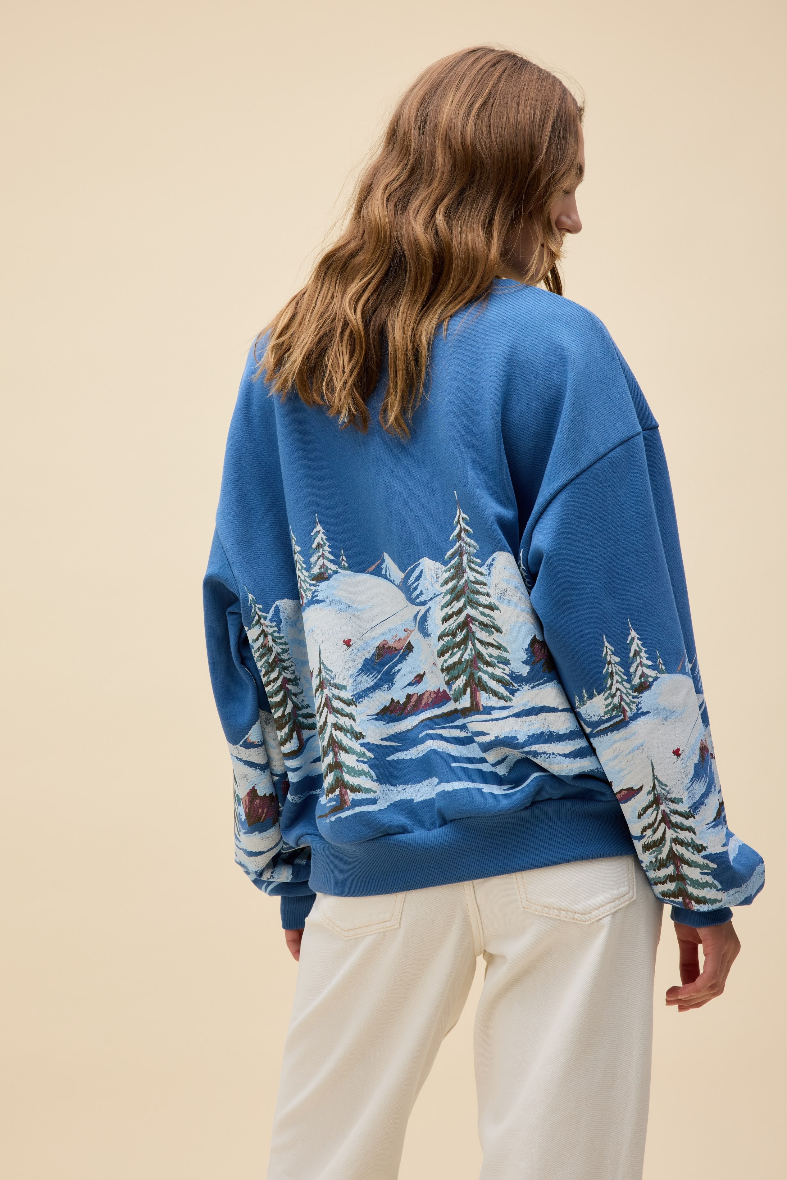 ALPINE SKI SCENE OVERSIZED SWEATSHIRT