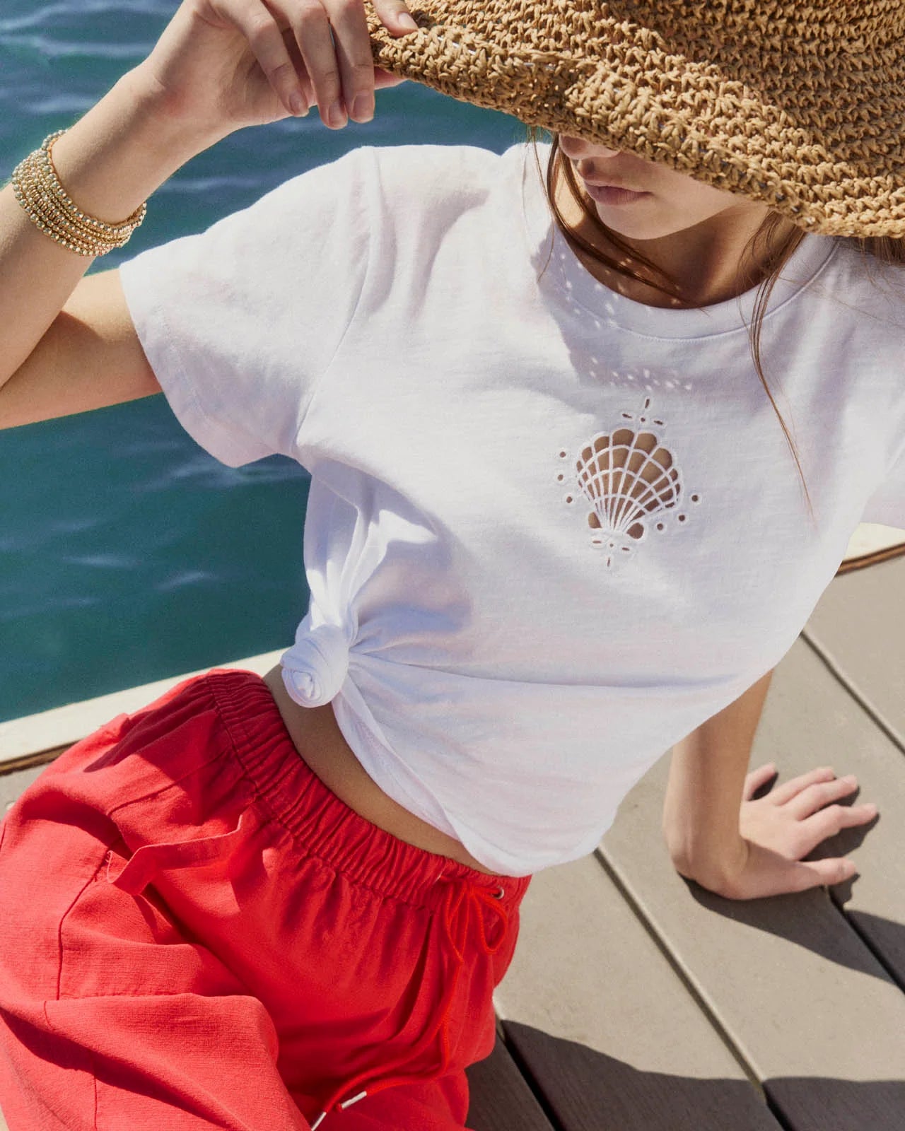 SEASHELL EMBROIDERY TEE