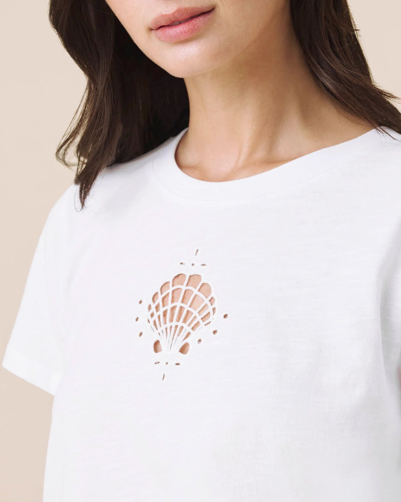 SEASHELL EMBROIDERY TEE