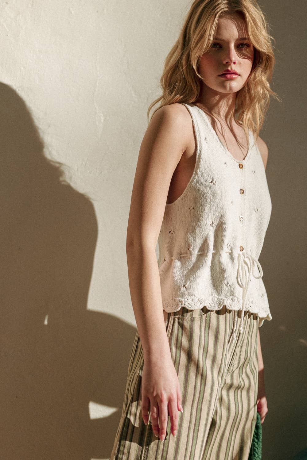 SCALLOPED HEM KNIT TOP