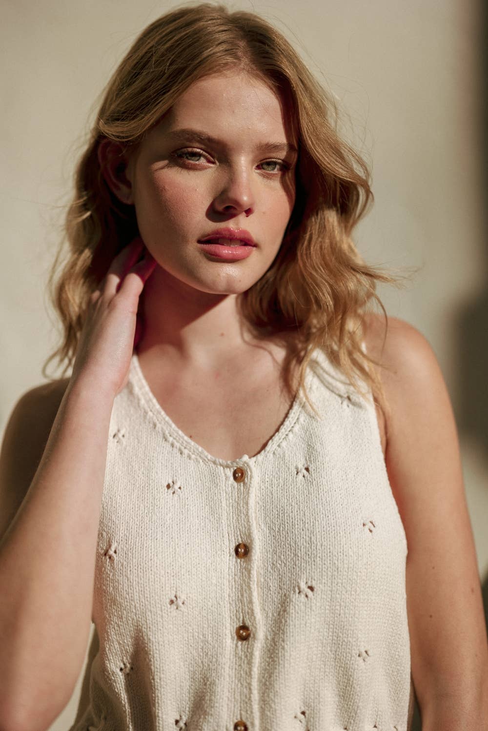 SCALLOPED HEM KNIT TOP