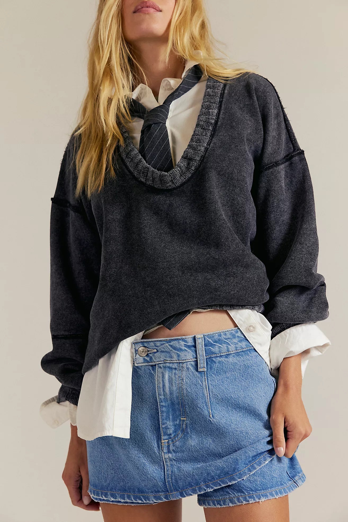 GALIVANTING PEEKABOO SKORT