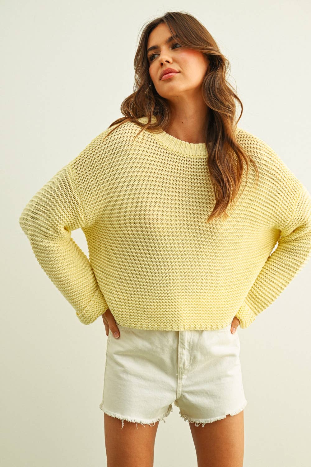 ROUND NECK SWEATER