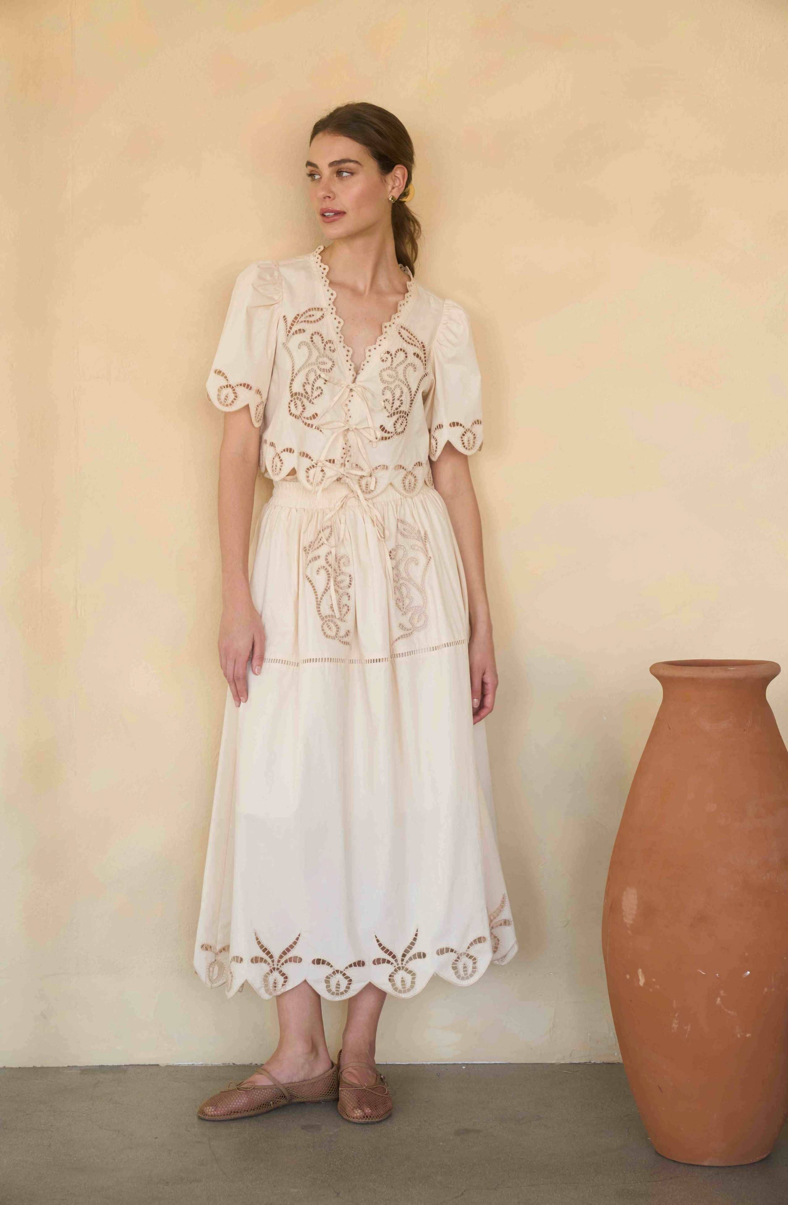 EYELET FRONT TIE TOP