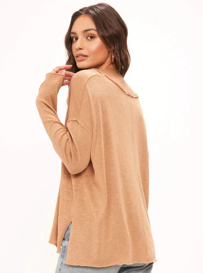 MAE TEXTURED V-NECK LONG SLEEVE TEE