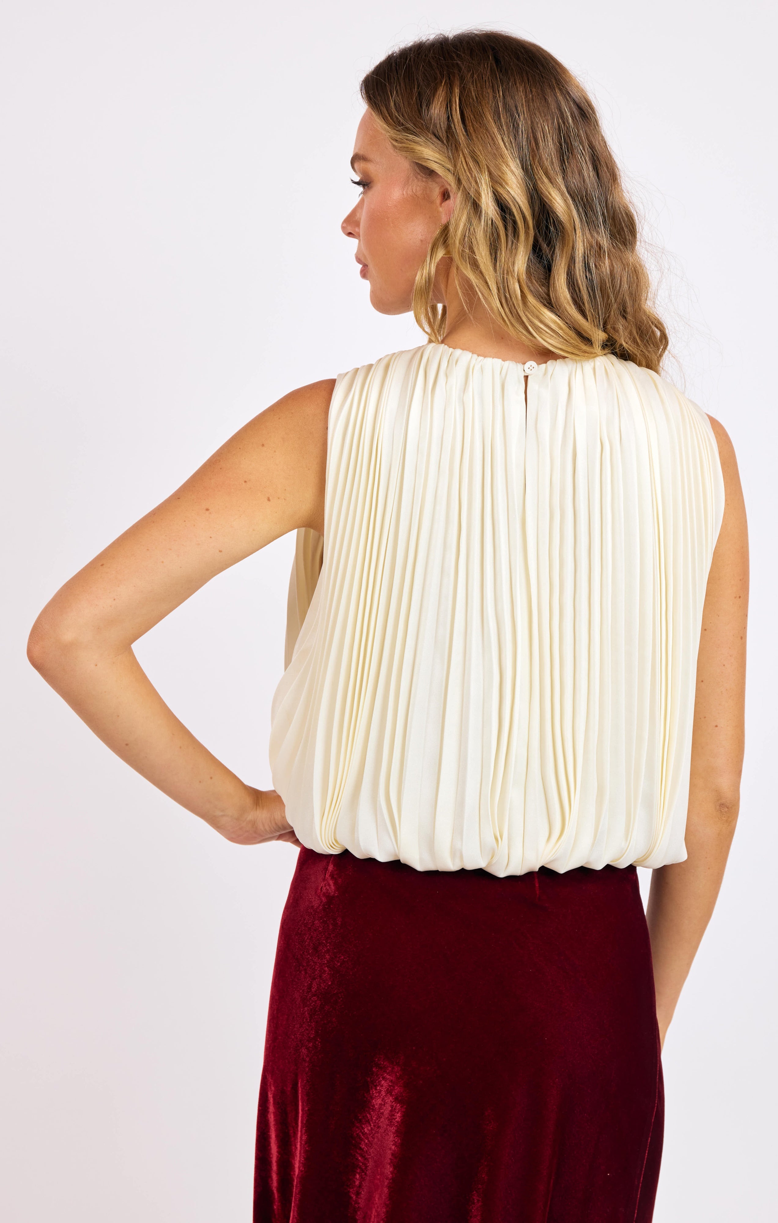 AMOUR PLEATED BUBBLE HEM TOP