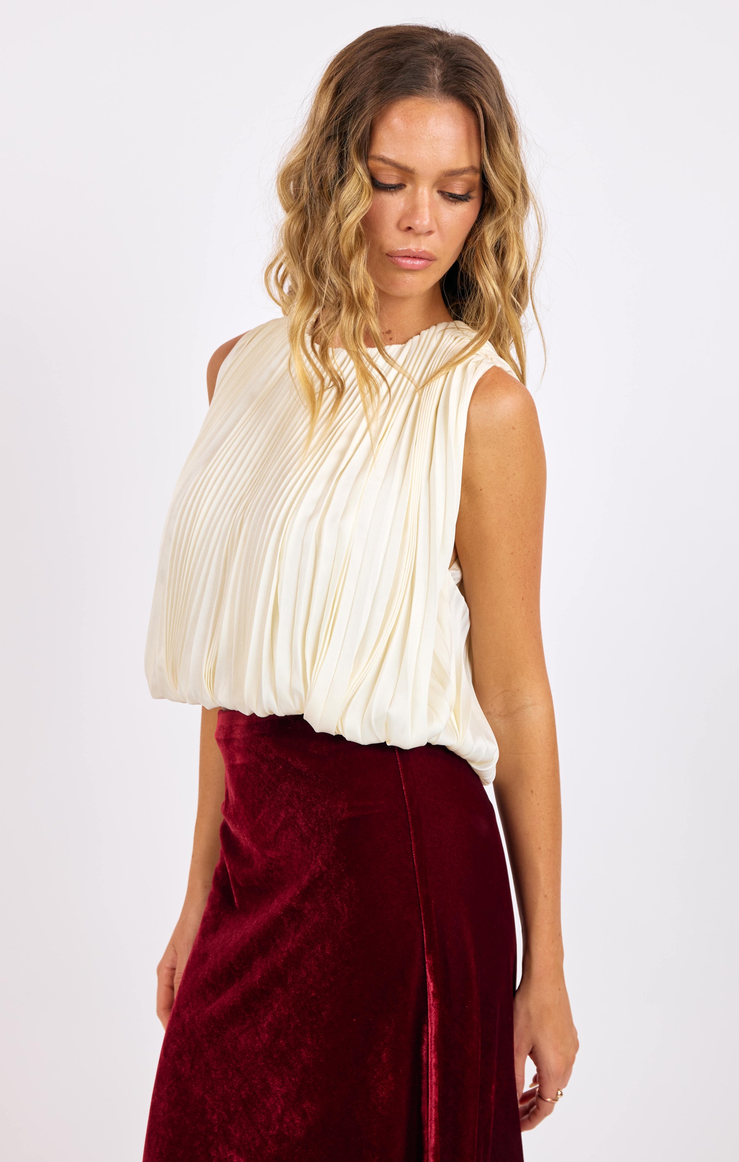 AMOUR PLEATED BUBBLE HEM TOP