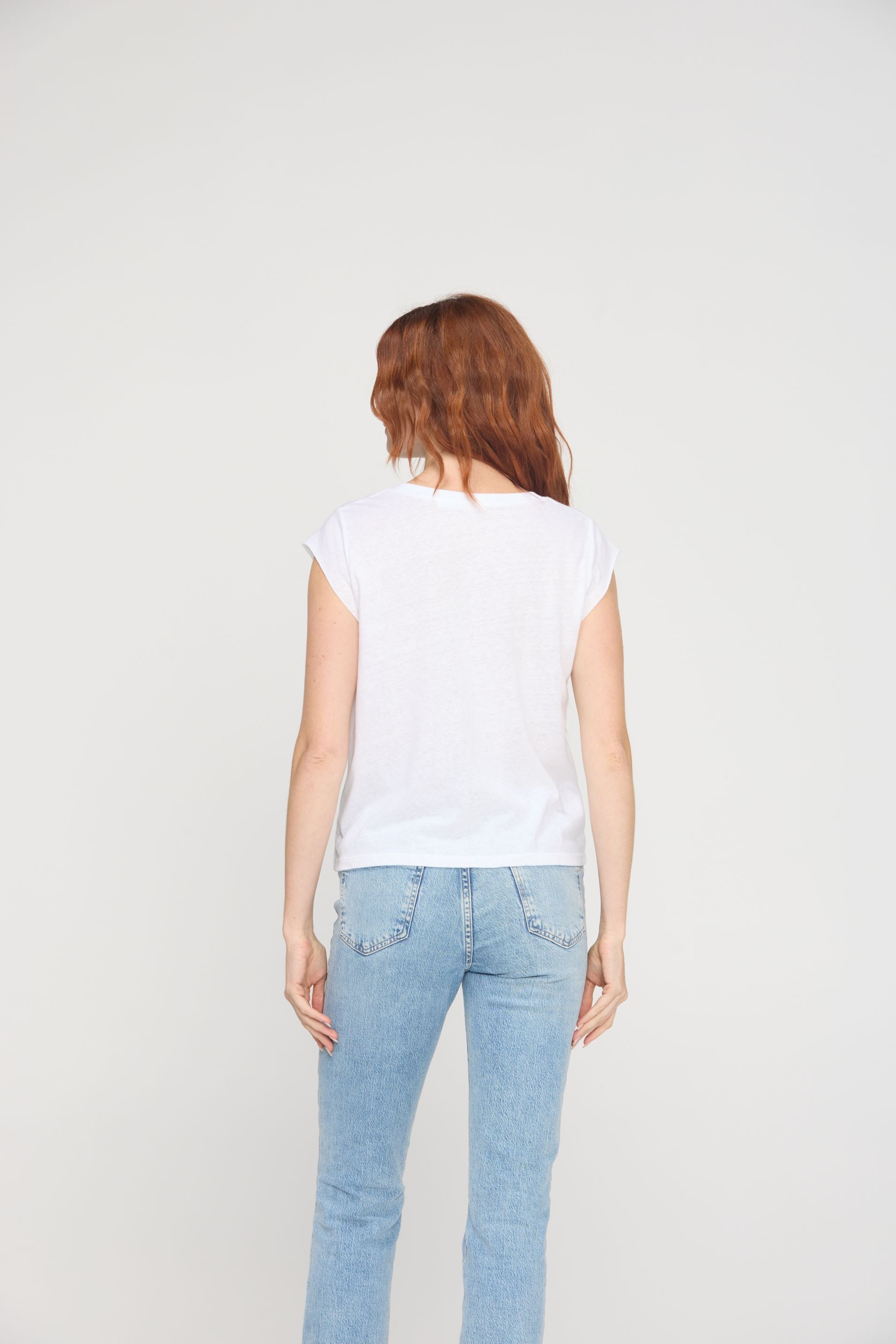 CANYON SOLID V-NECK TEE