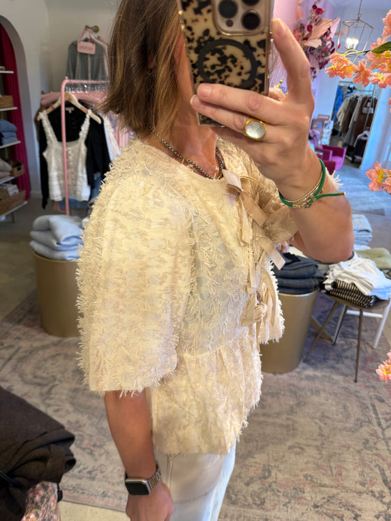 PUFF SLEEVE TEXTURED TOP