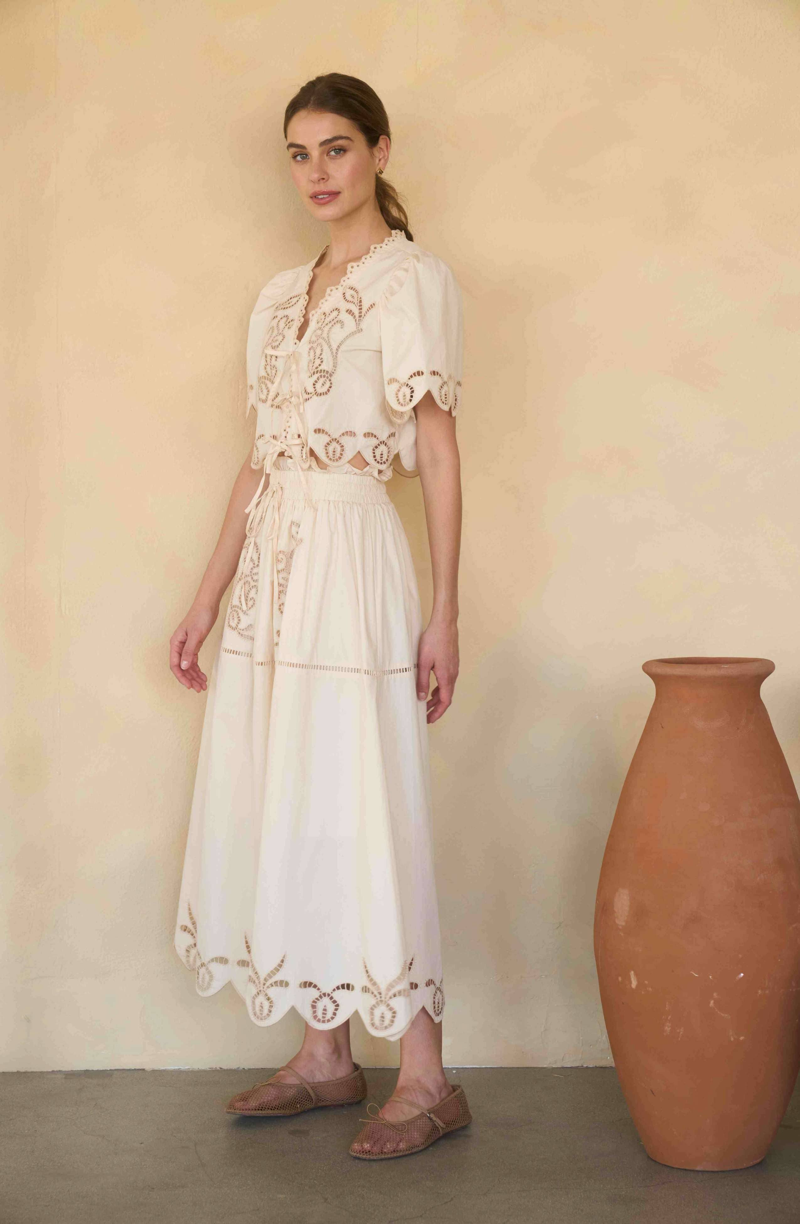 EYELET FRONT TIE TOP