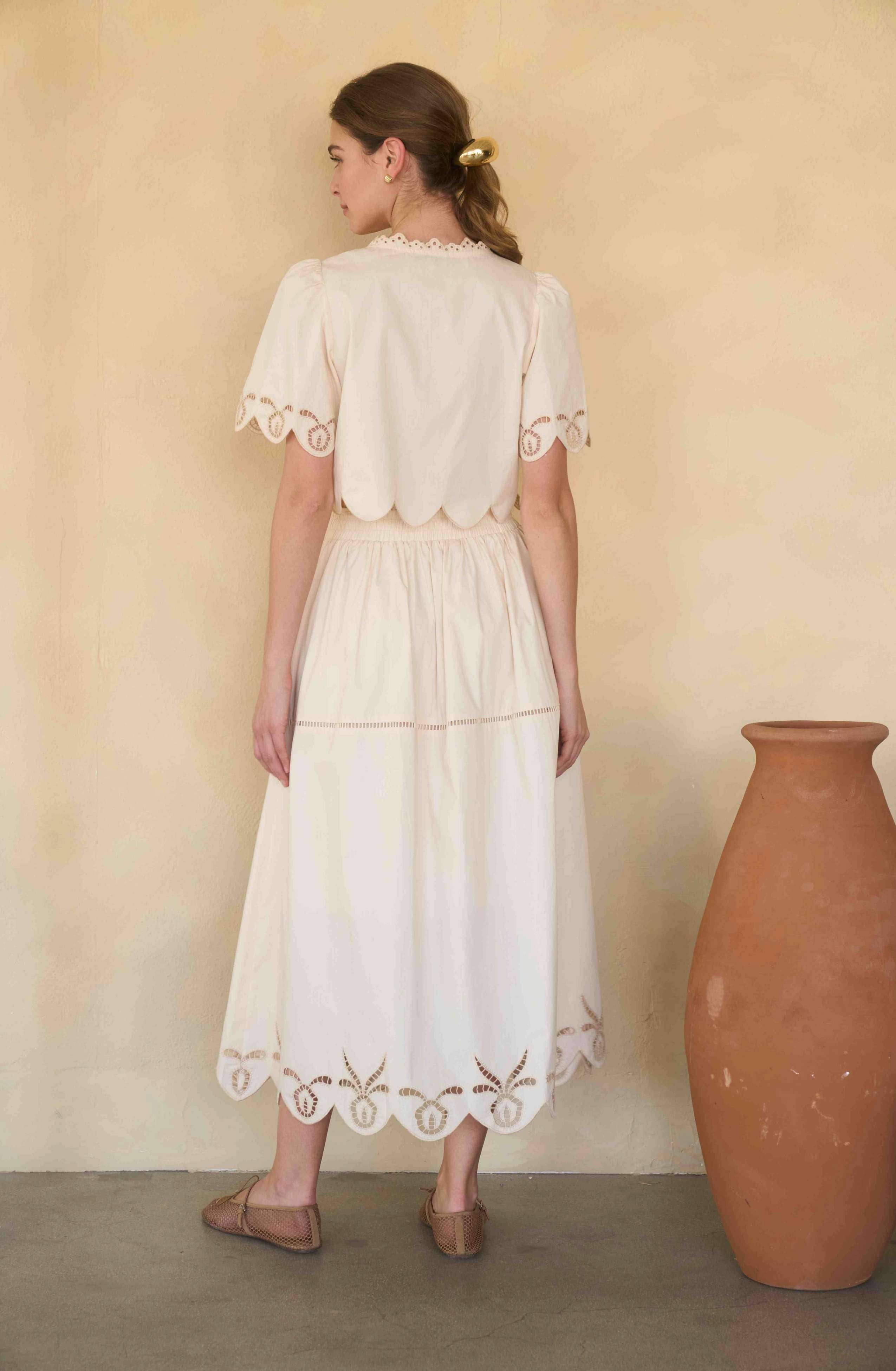 EYELET FRONT TIE TOP
