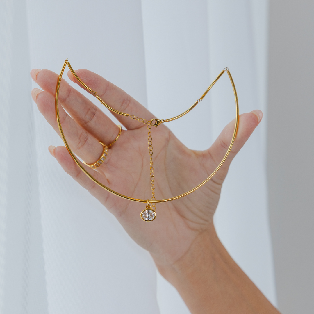 OVAL CRYSTAL COLLAR NECKLACE