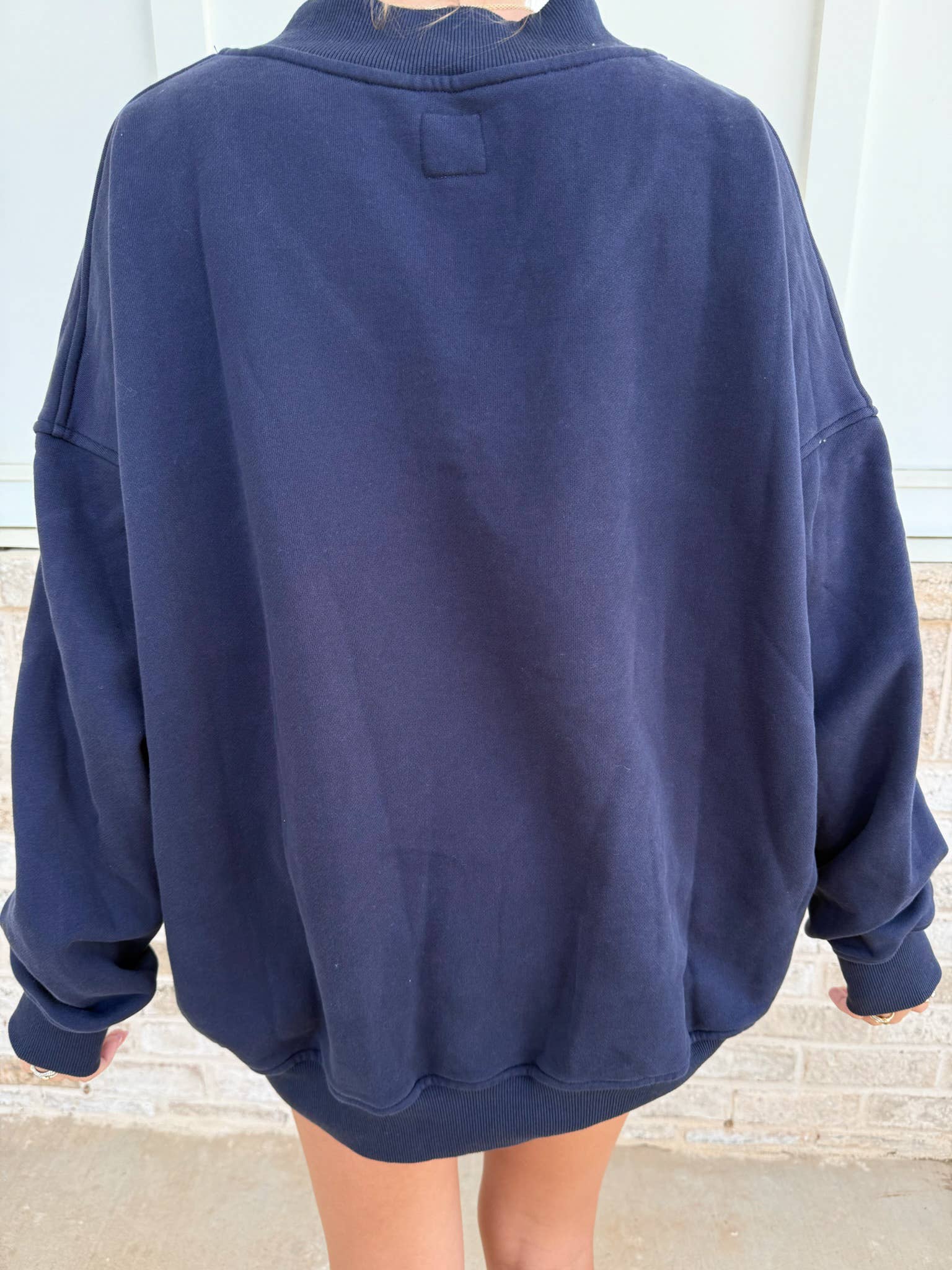 AMERICAN FLAG EMBROIDERED V-NECK SWEATSHIRT