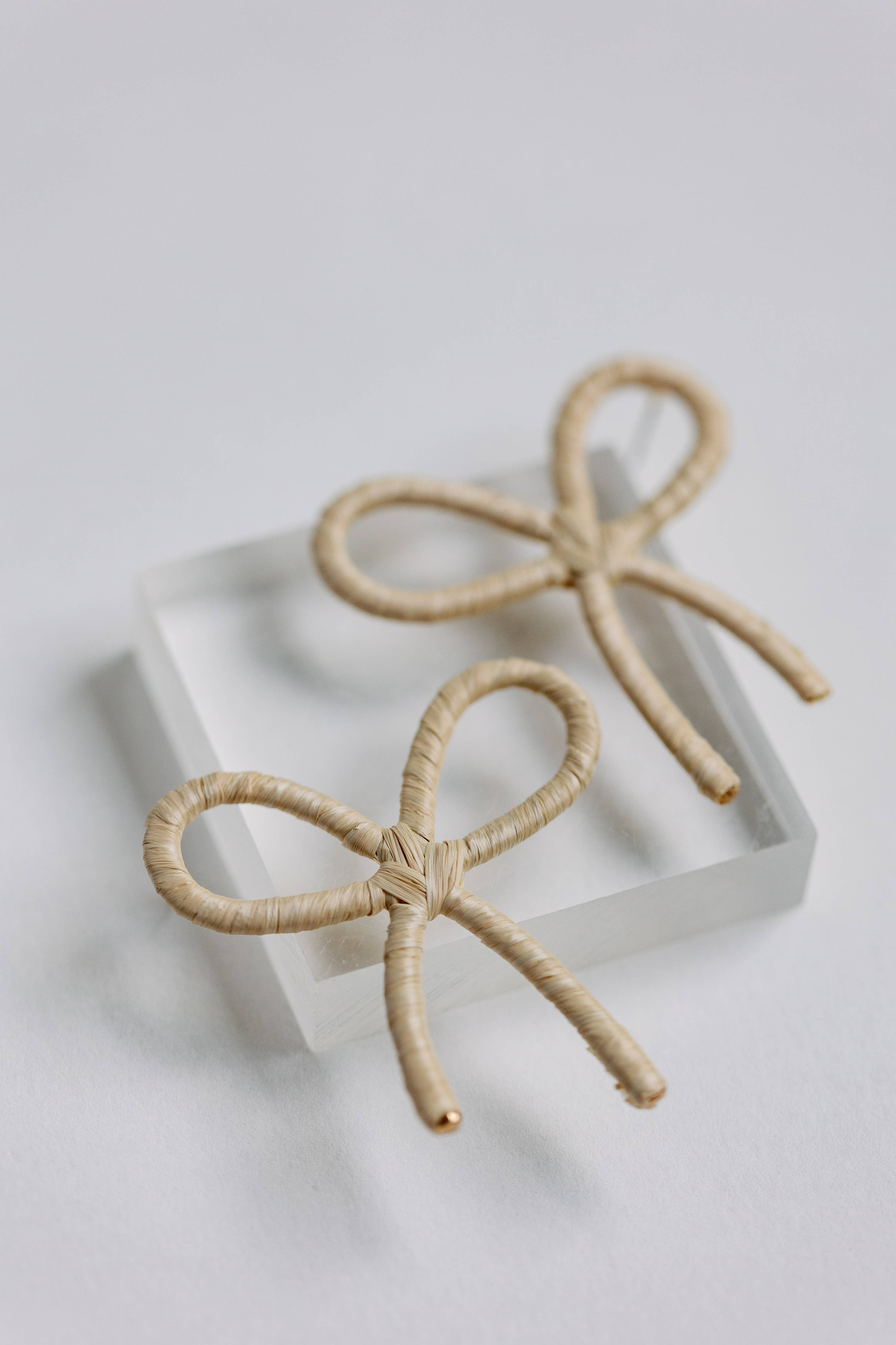NATURAL RAFFIA WRAPPED BOW STATEMENT EARRINGS