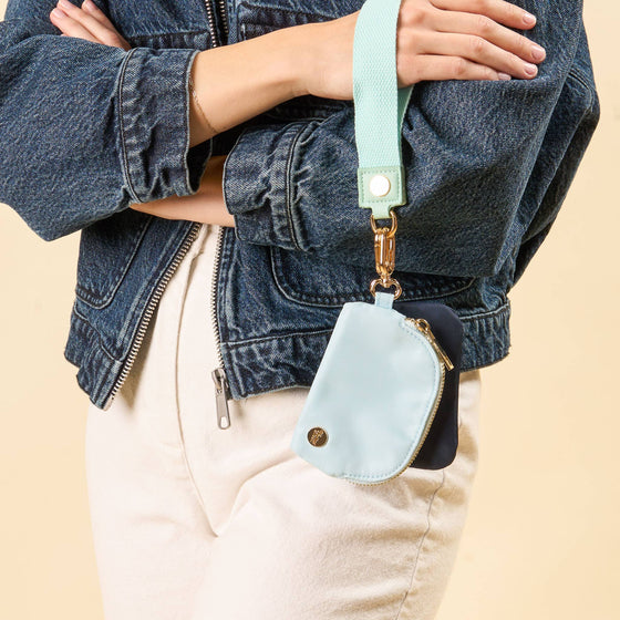 DYNAMIC DUO POUCH WRISTLET- aqua