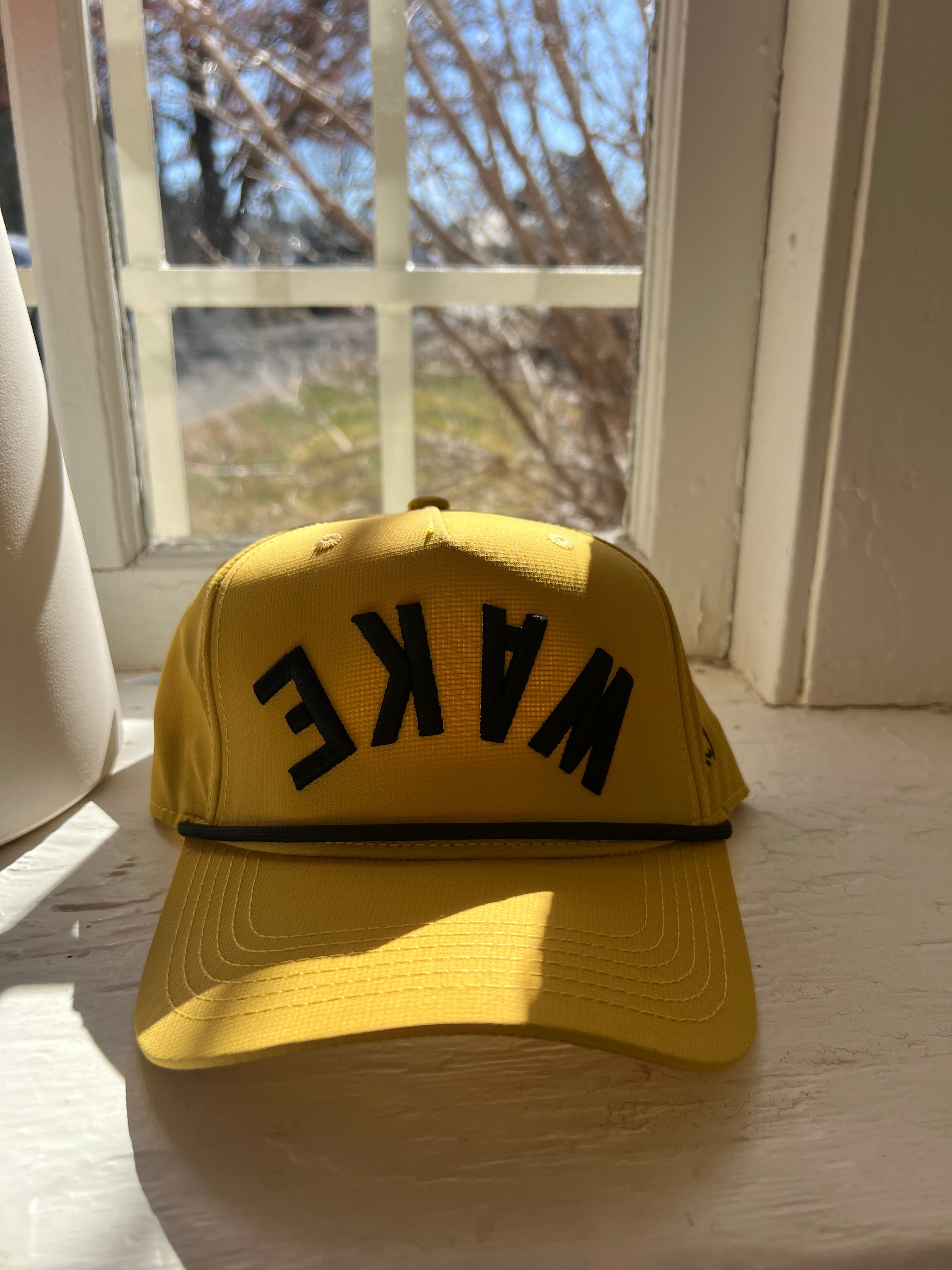 THE UPSIDE DOWN ROPE HAT - WAKE
