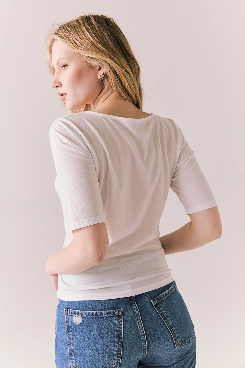FRESNO SCOOP NECK TEE