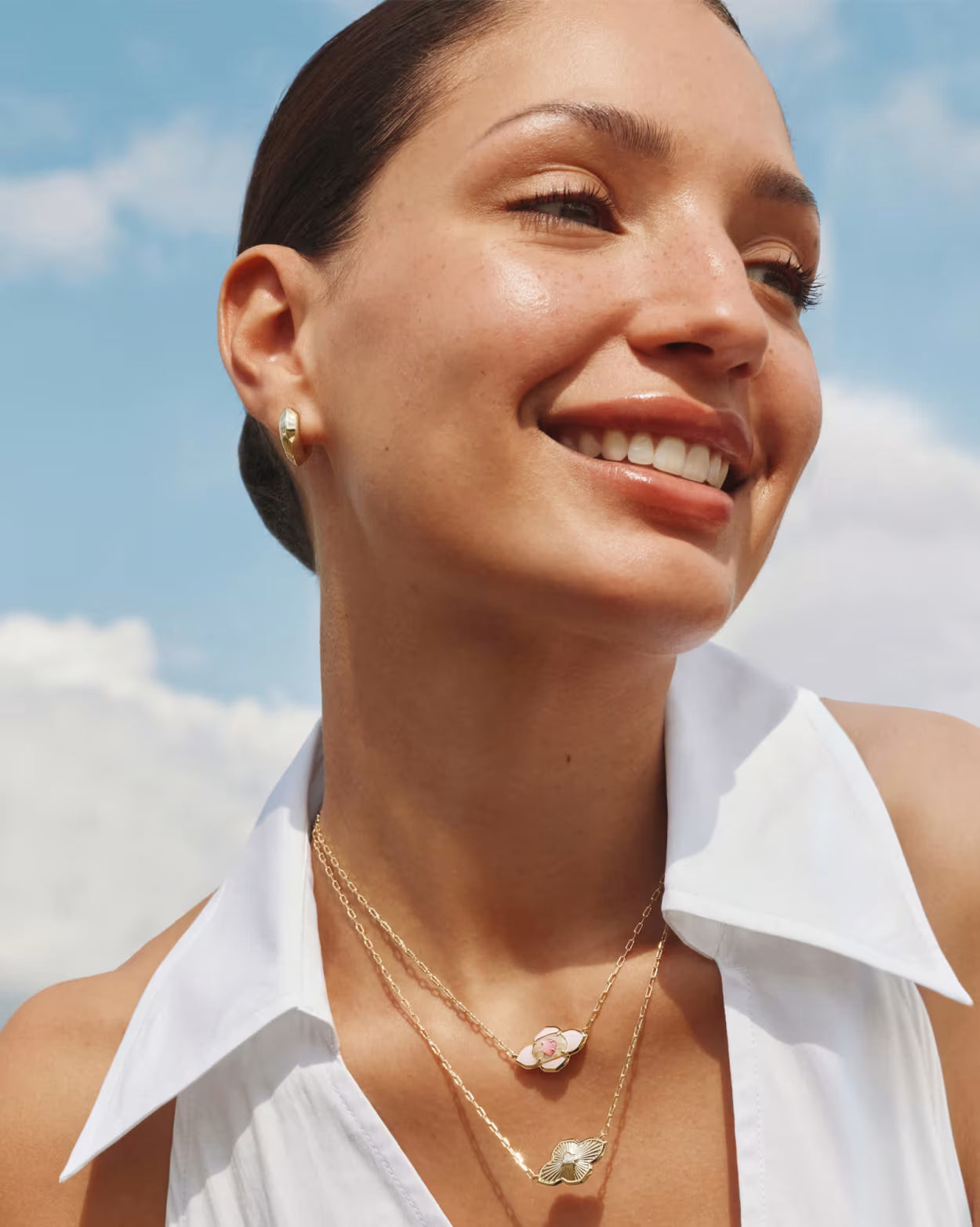 ABBIE MEDALLION SHORT PENDANT NECKLACE