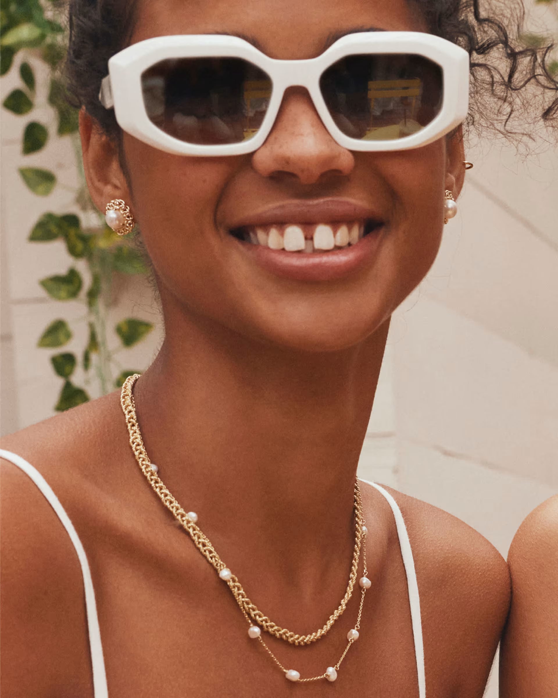 GABRIELLA PEARL STUD EARRINGS