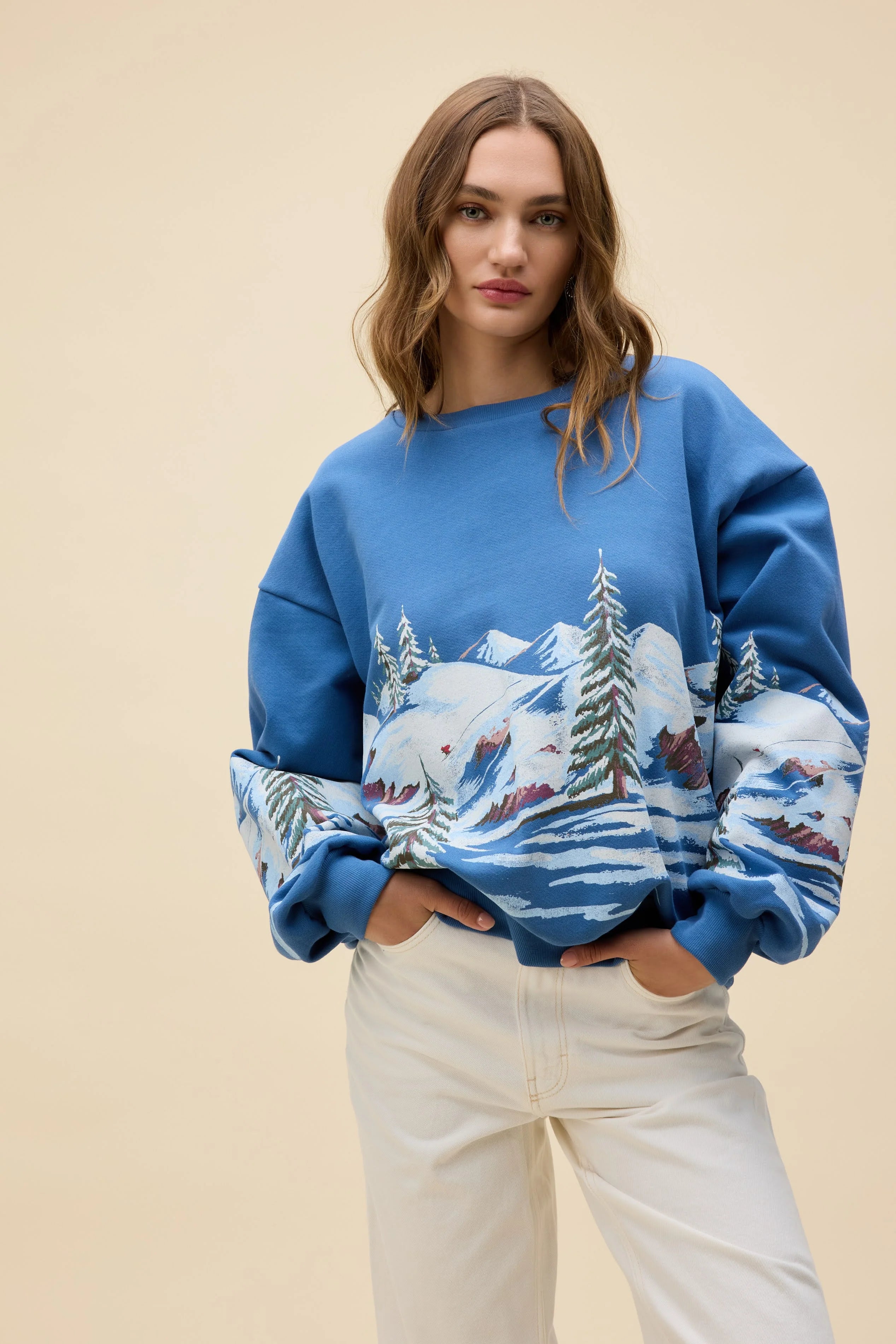 ALPINE SKI SCENE OVERSIZED SWEATSHIRT