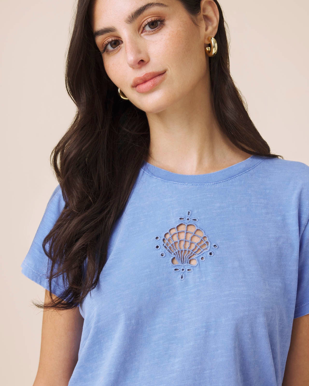 SEASHELL EMBROIDERY TEE