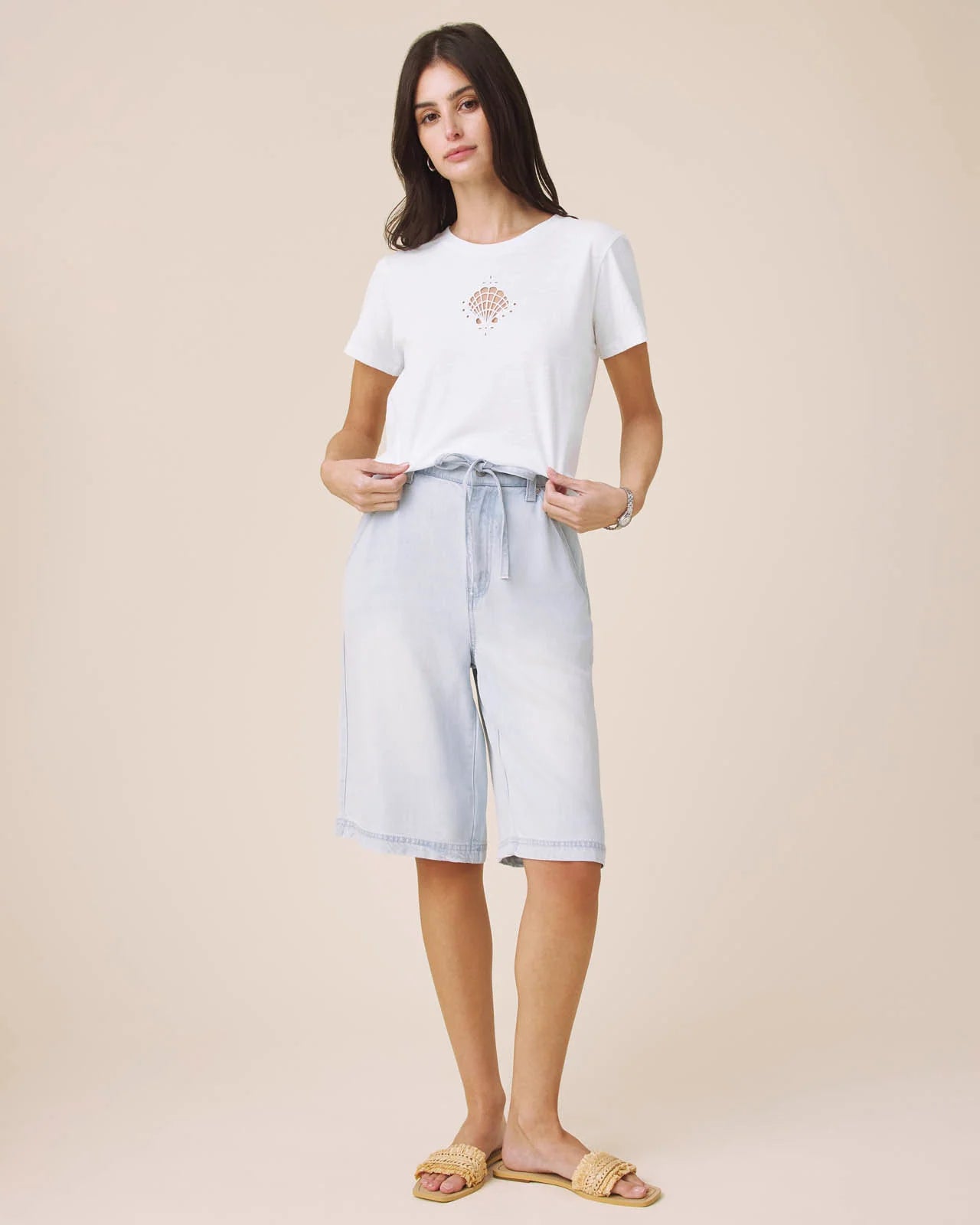 SEASHELL EMBROIDERY TEE