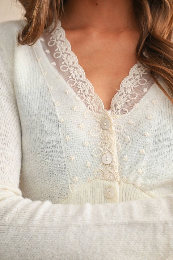 LACE CONTRASTED KNITTED CARDIGAN