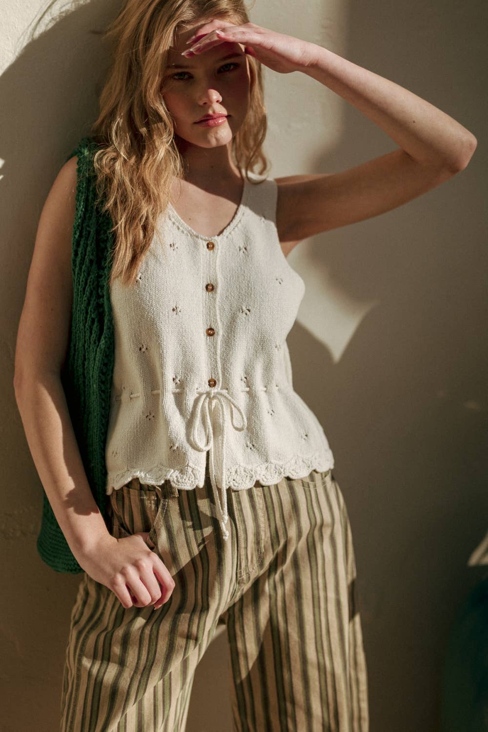 SCALLOPED HEM KNIT TOP