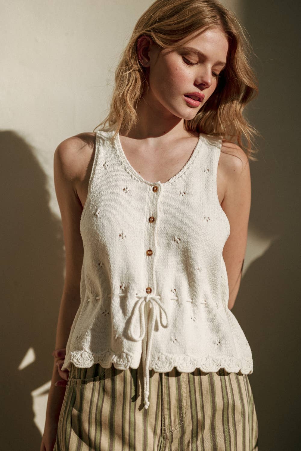 SCALLOPED HEM KNIT TOP