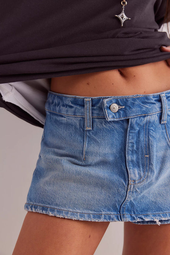 GALIVANTING PEEKABOO SKORT