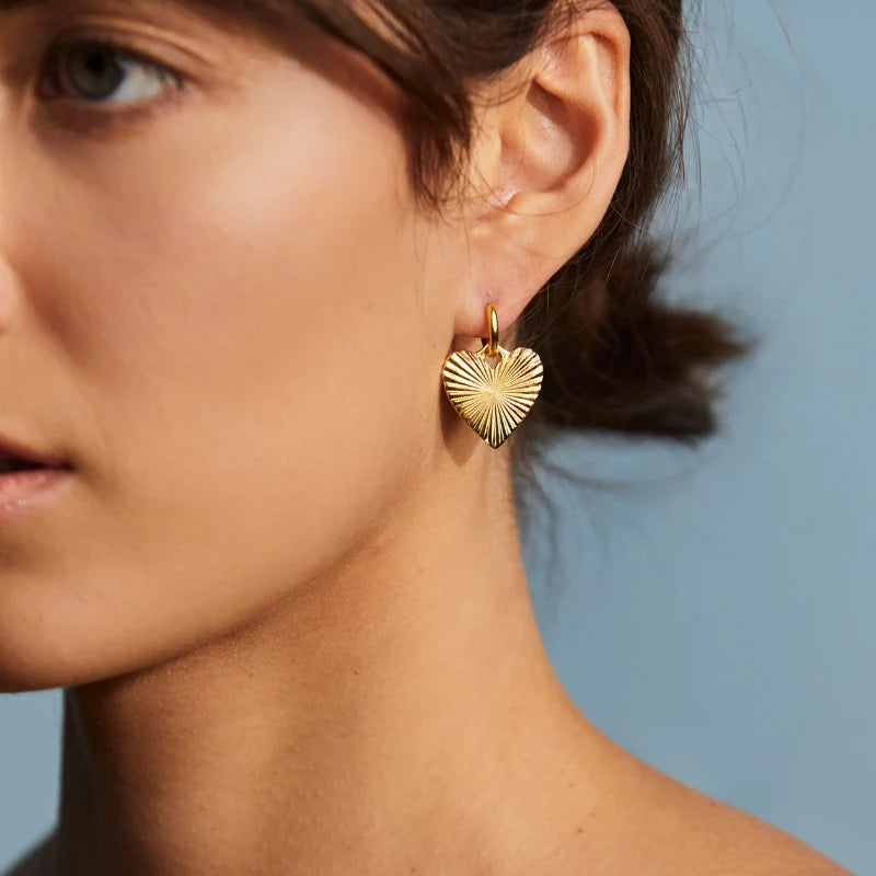 HART Small Ribbed Heart of Gold Huggie Earrings