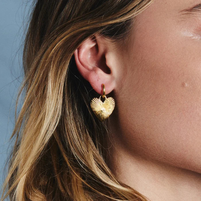 HART Small Ribbed Heart of Gold Huggie Earrings