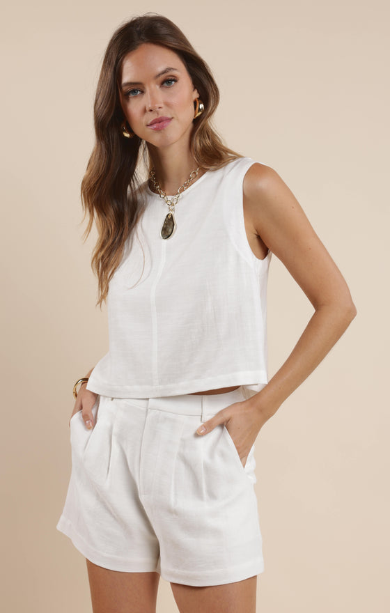 COASTAL CALM LINEN PLEATED SHORTS
